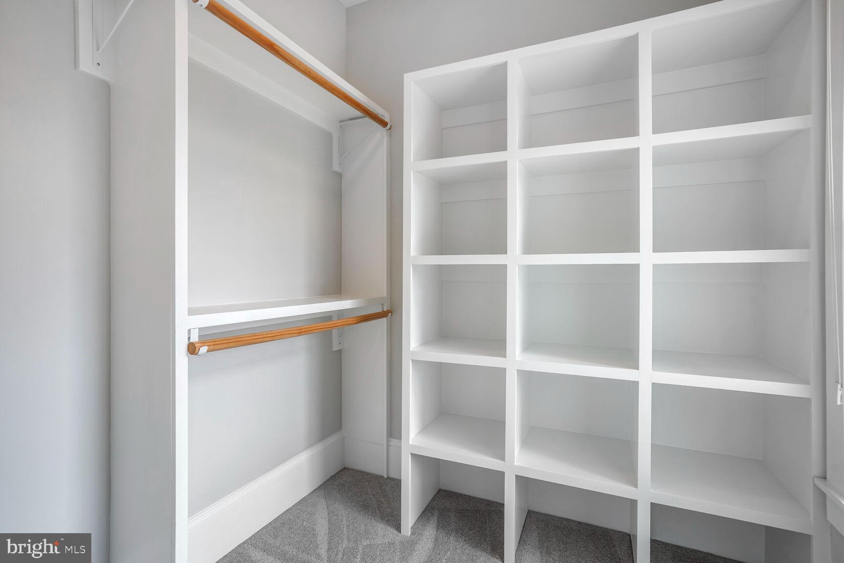 VIENNA WOODS - Residential