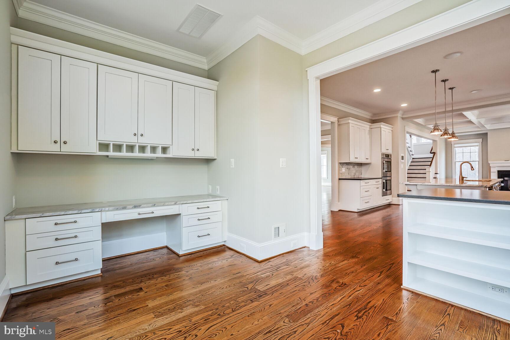 VIENNA WOODS - Residential