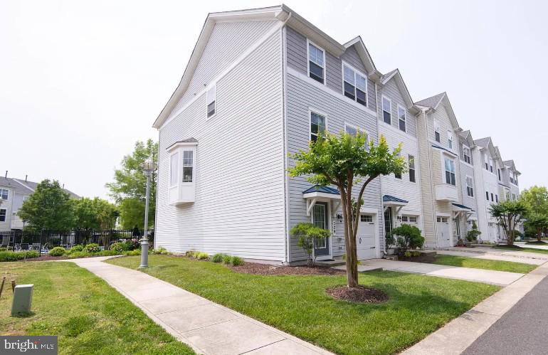DEEP HARBOUR TOWN HOMES - Residential