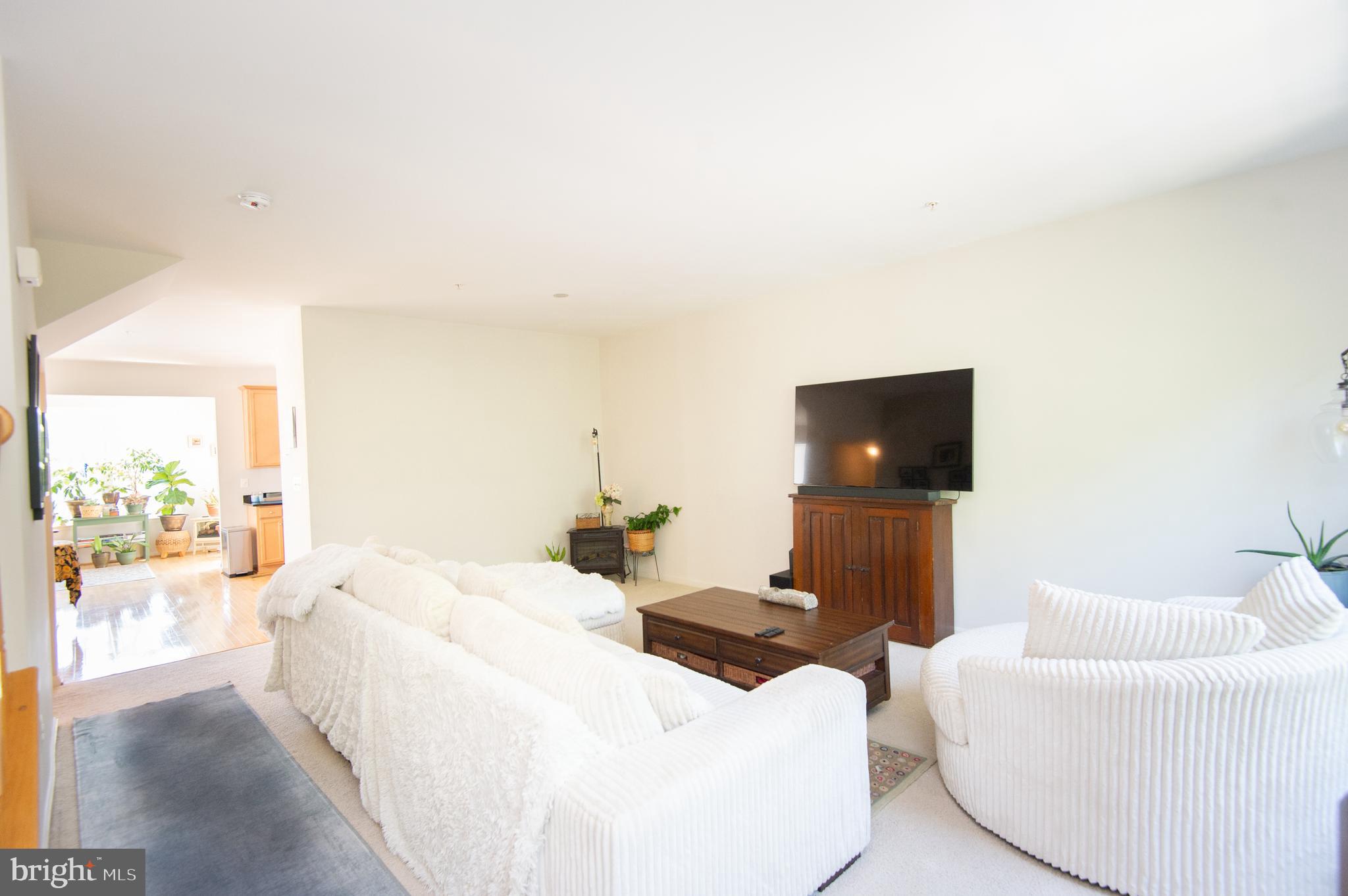 DEEP HARBOUR TOWN HOMES - Residential