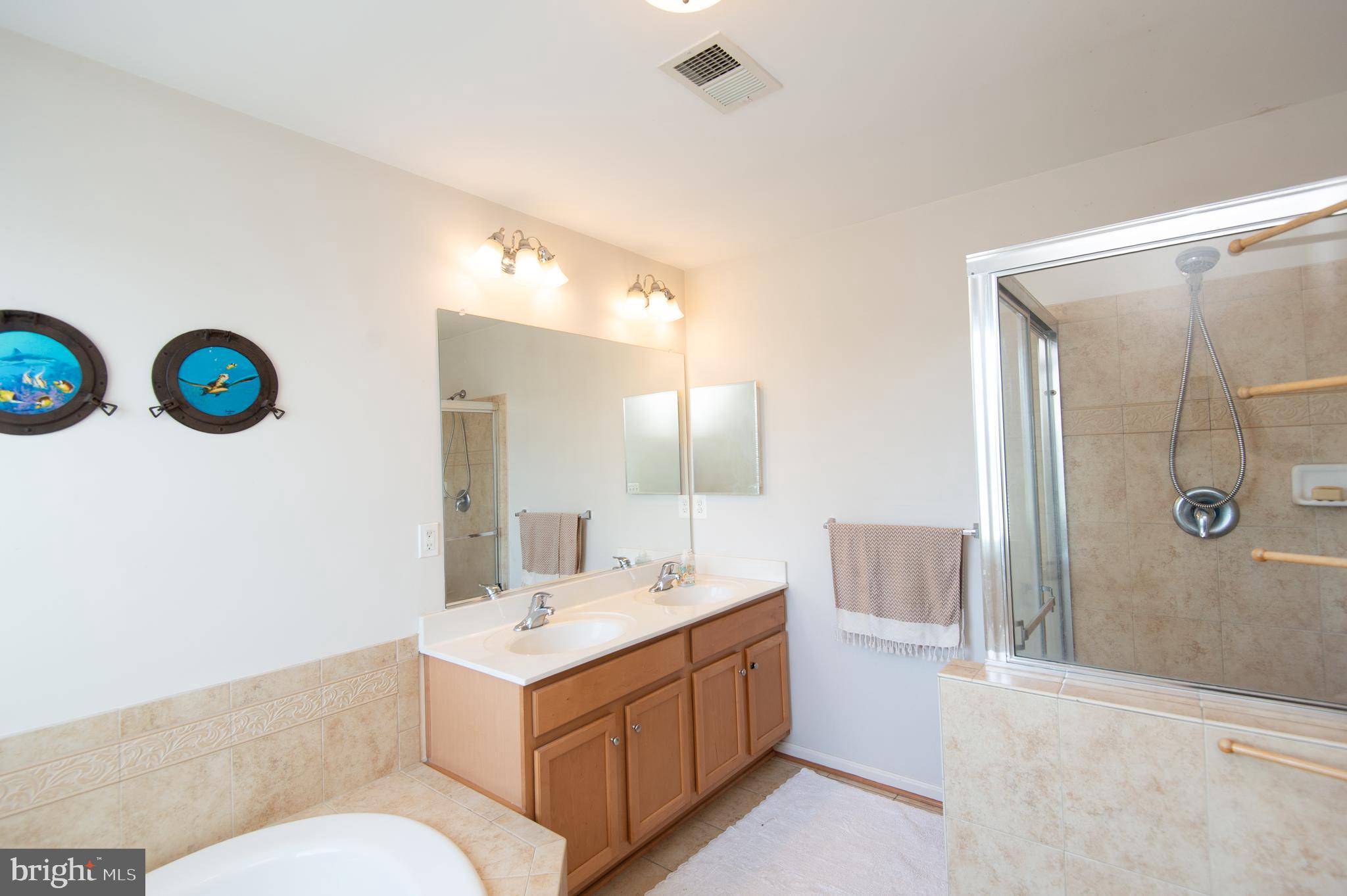 DEEP HARBOUR TOWN HOMES - Residential