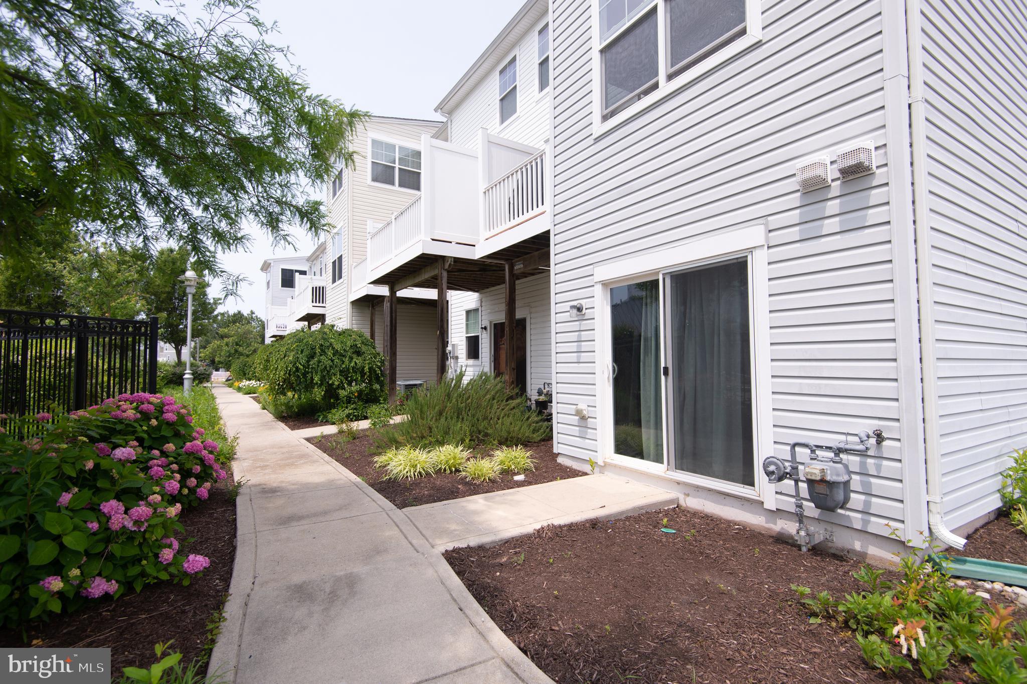 DEEP HARBOUR TOWN HOMES - Residential