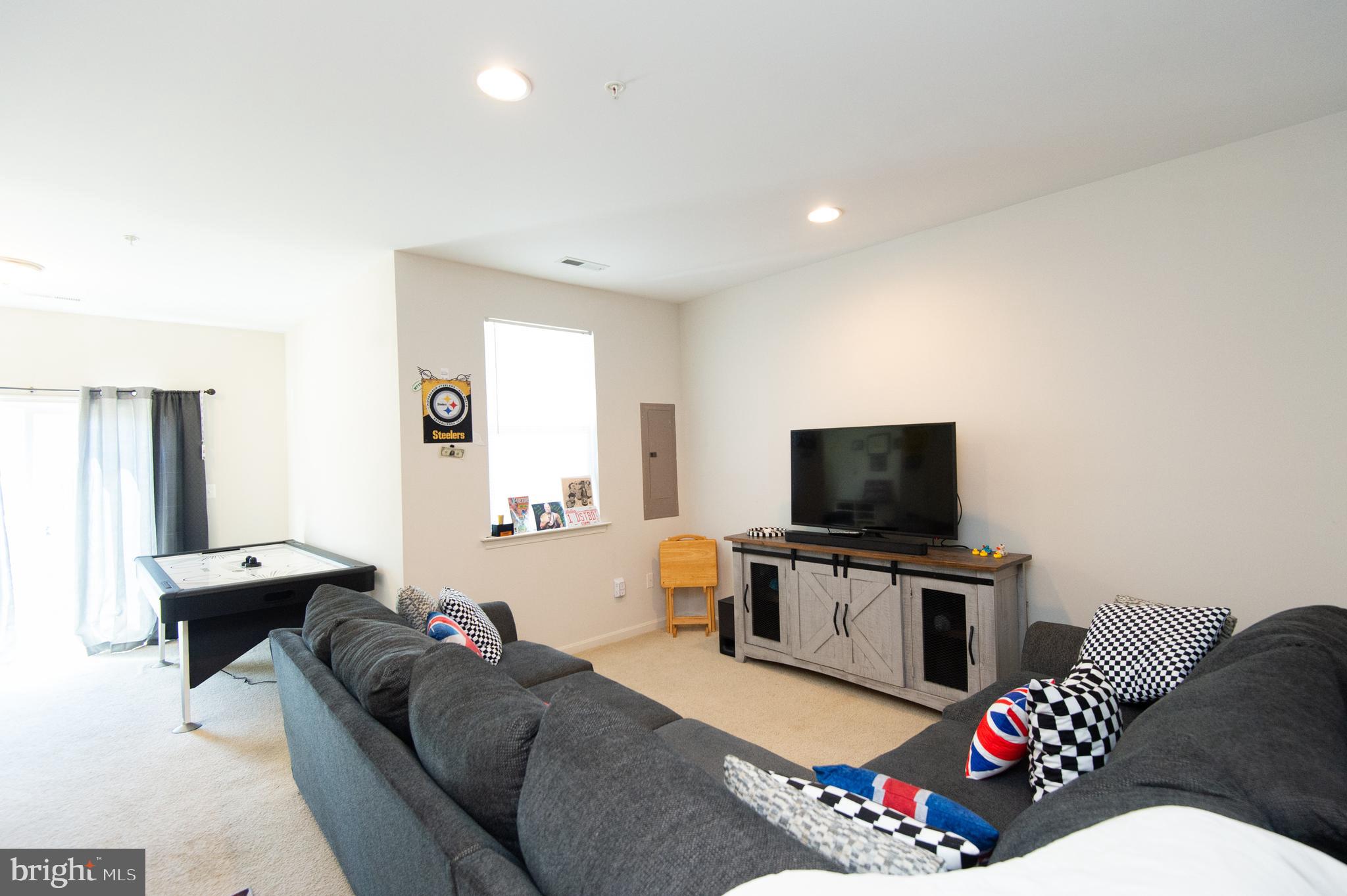 DEEP HARBOUR TOWN HOMES - Residential