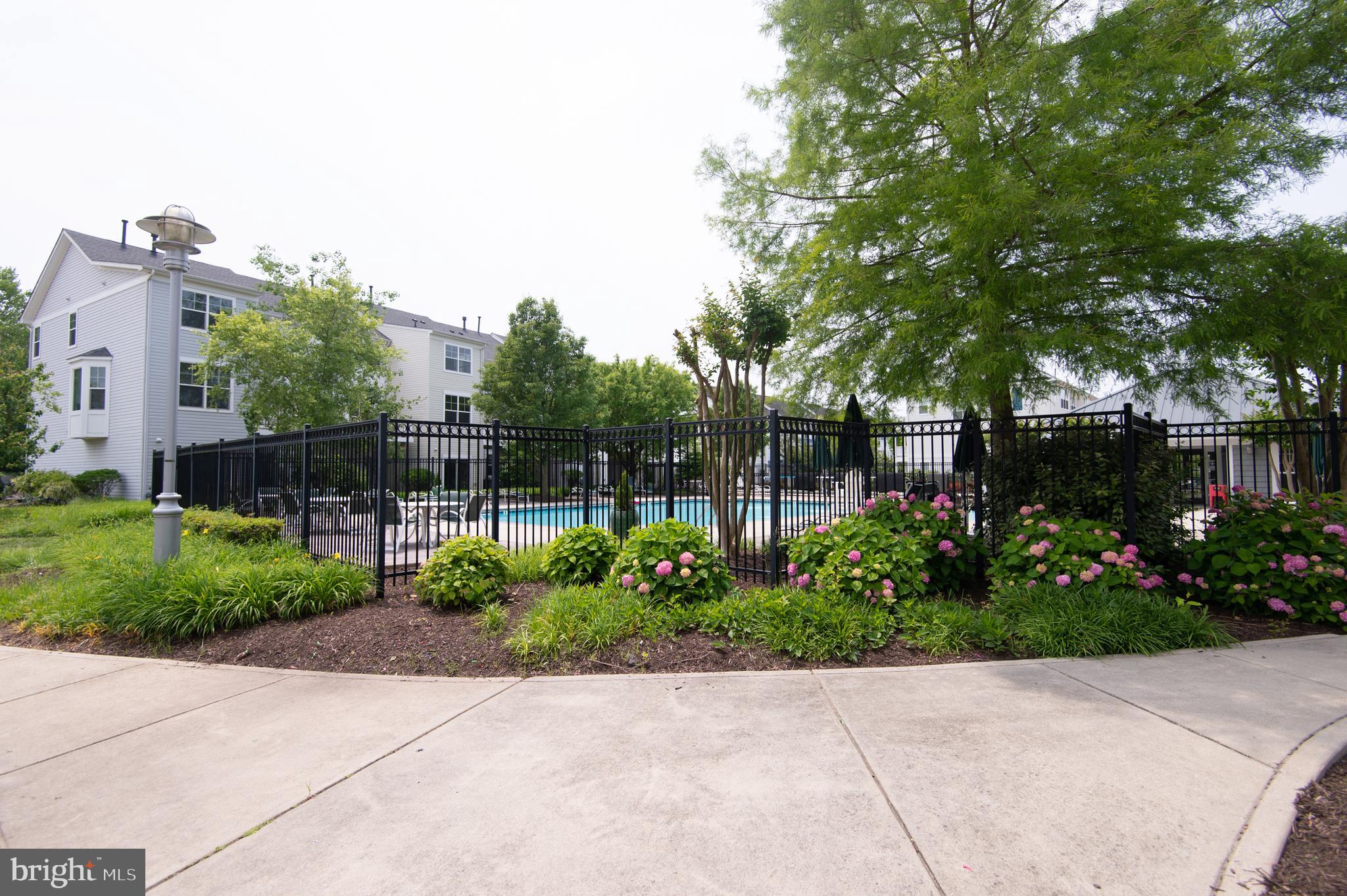 DEEP HARBOUR TOWN HOMES - Residential