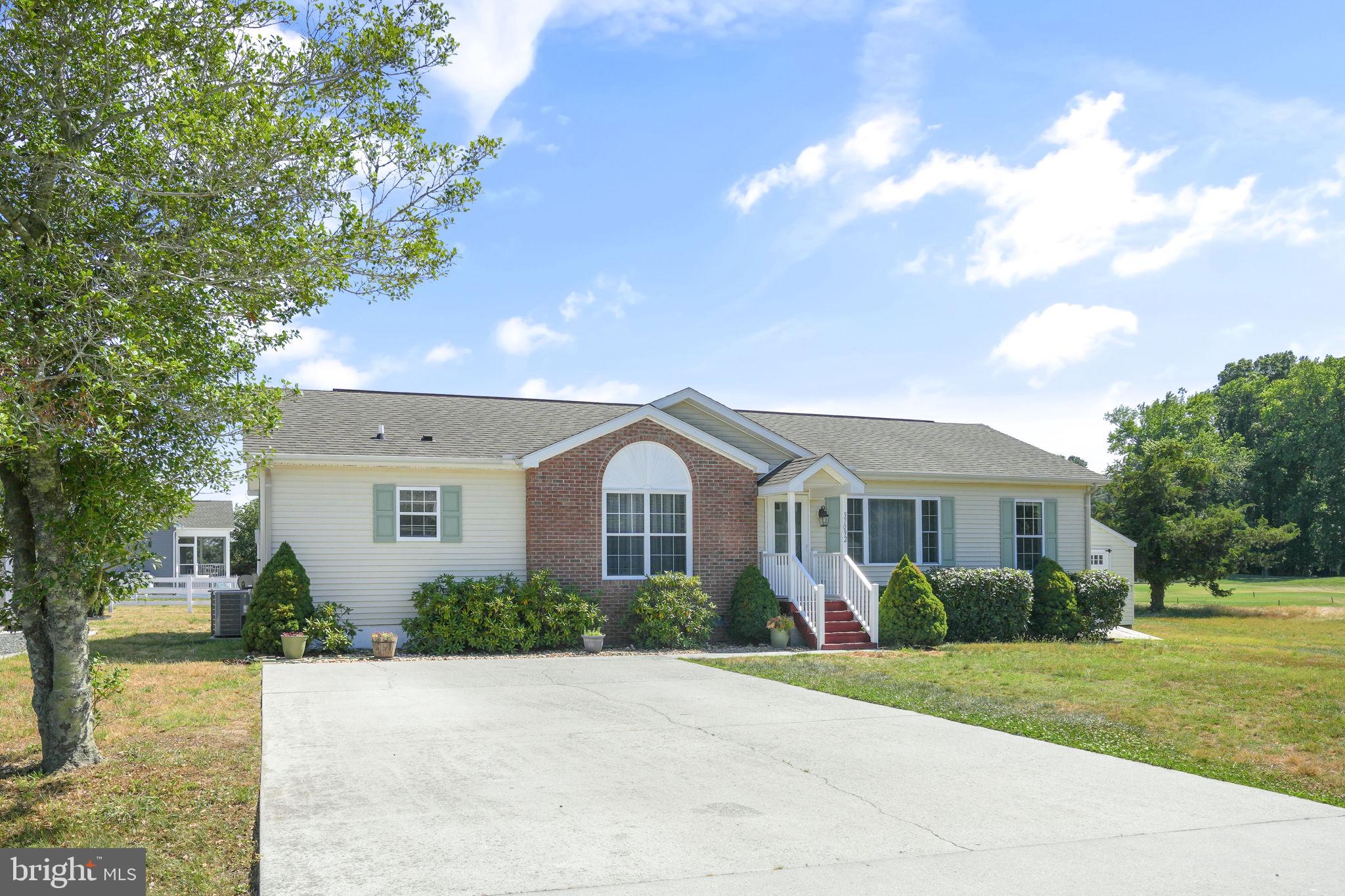 CAPTAIN'S COVE - Residential