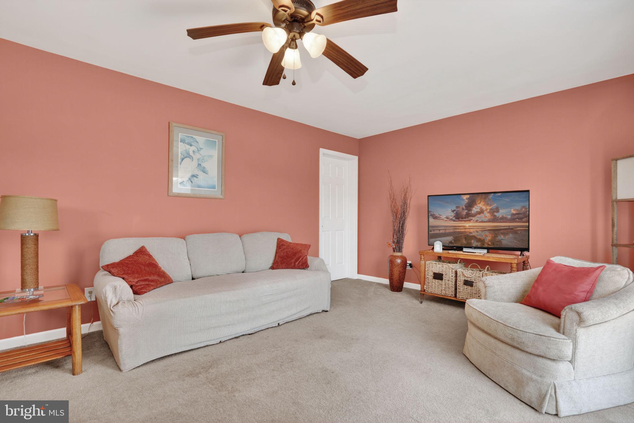 CAPTAIN'S COVE - Residential