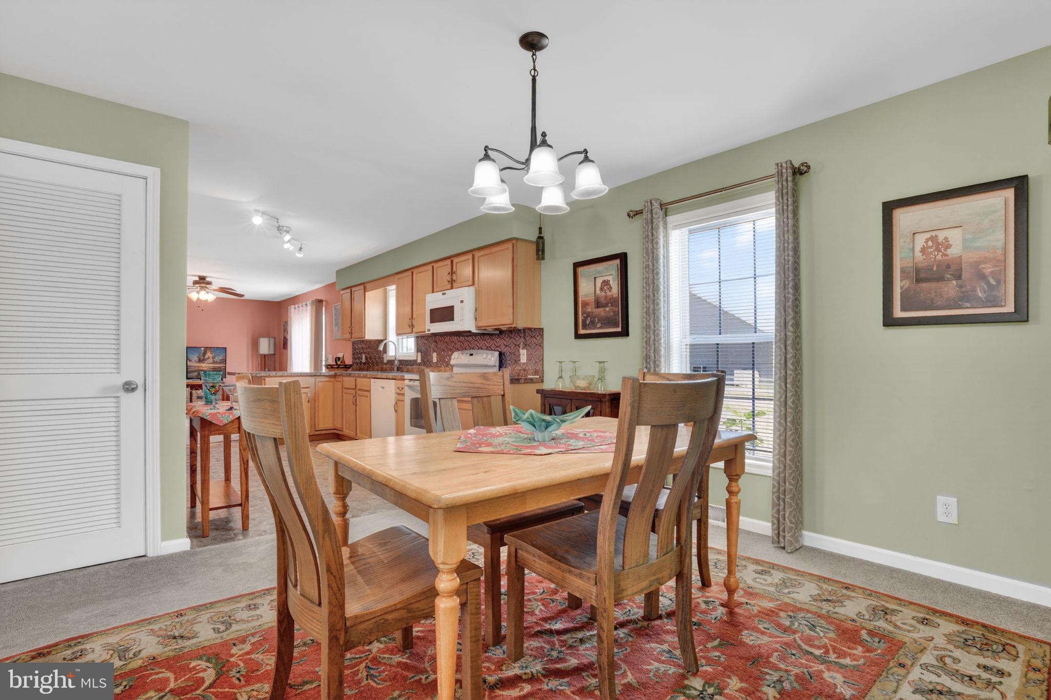 CAPTAIN'S COVE - Residential