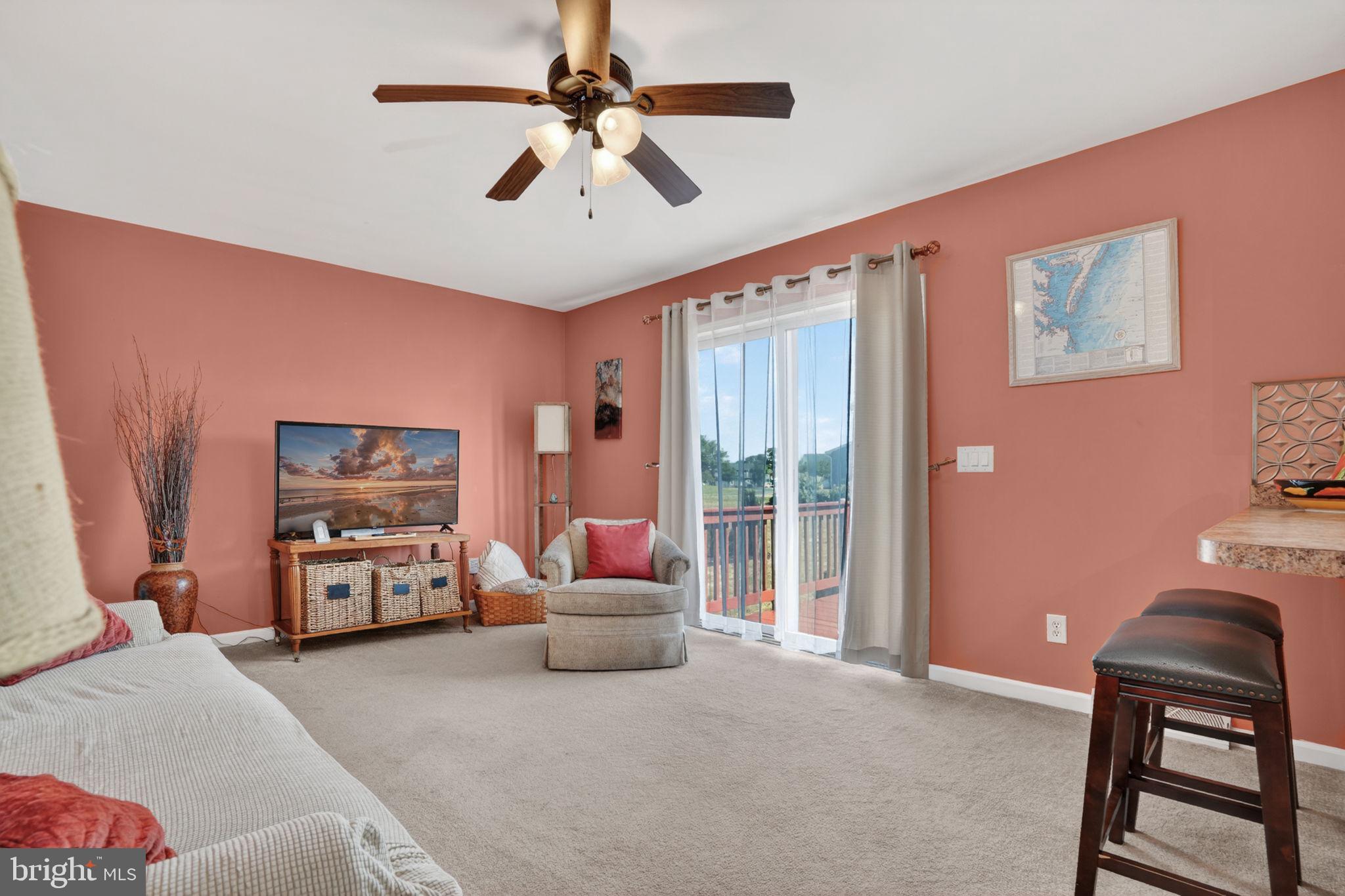 CAPTAIN'S COVE - Residential