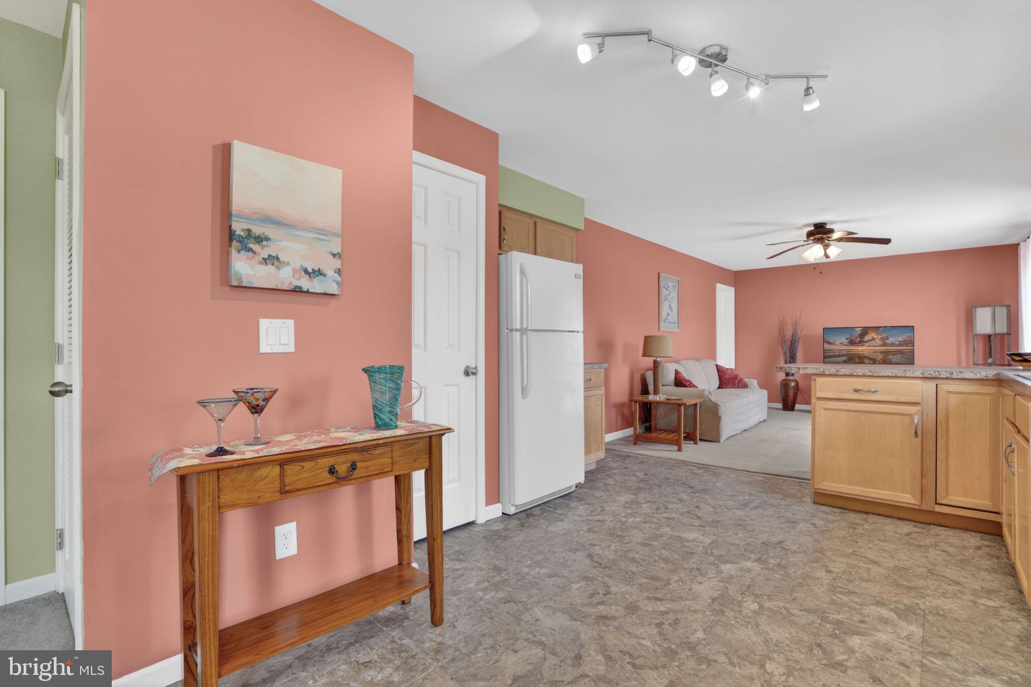 CAPTAIN'S COVE - Residential