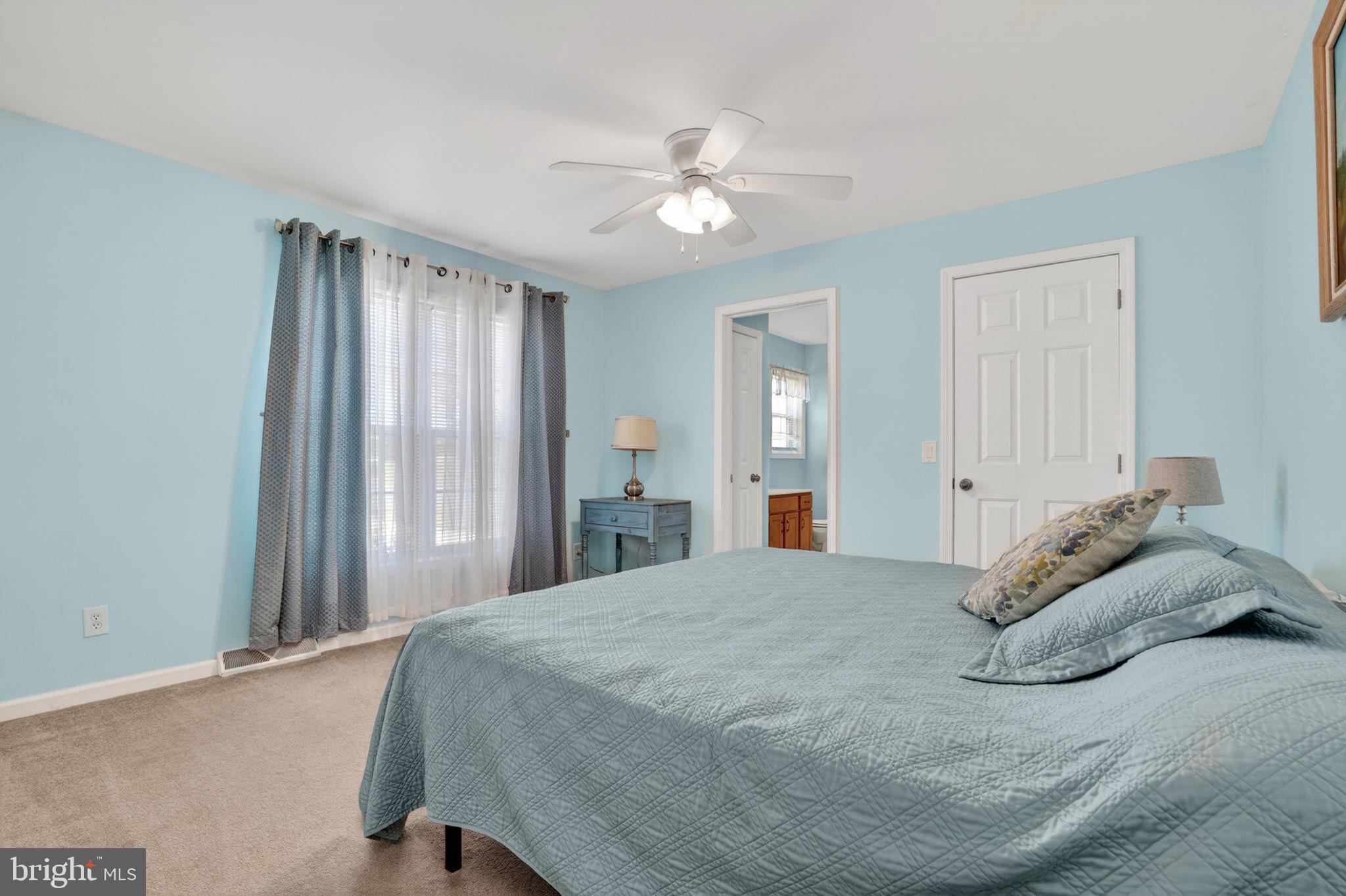 CAPTAIN'S COVE - Residential