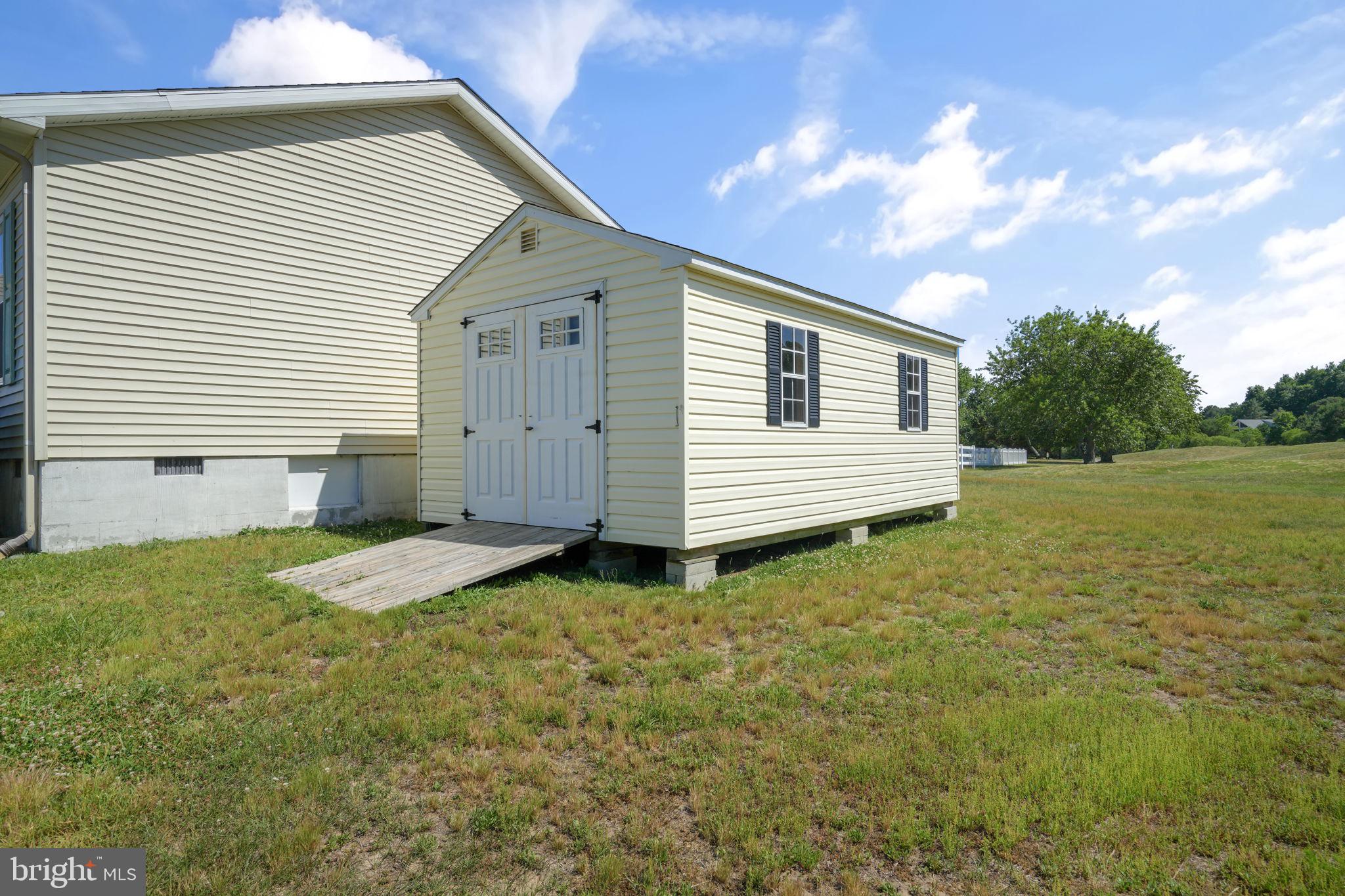 CAPTAIN'S COVE - Residential