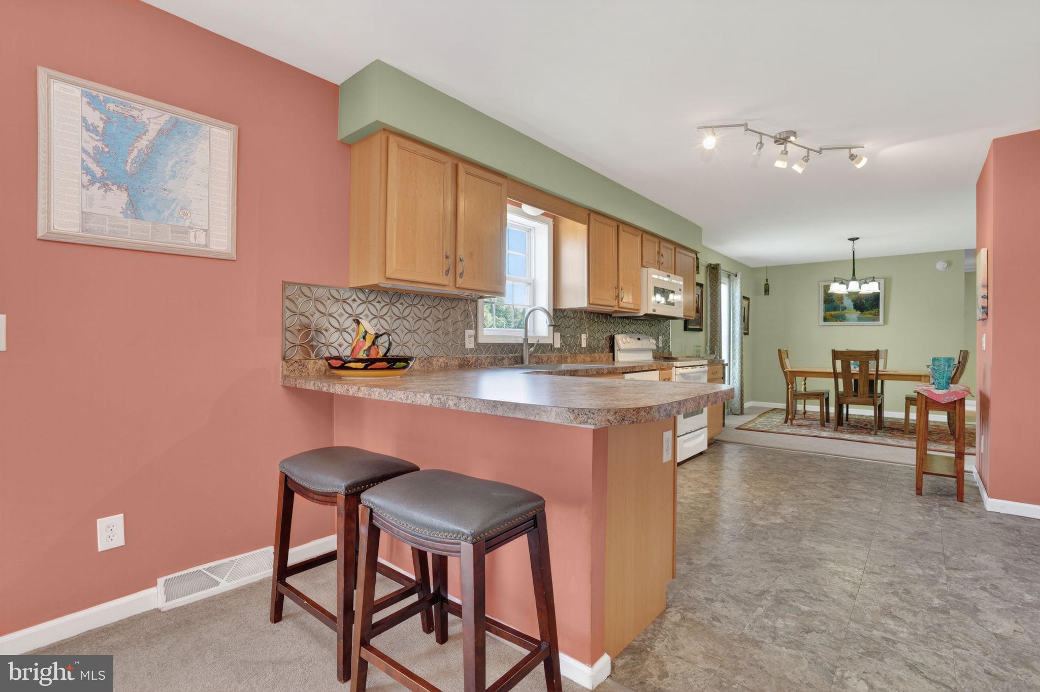 CAPTAIN'S COVE - Residential