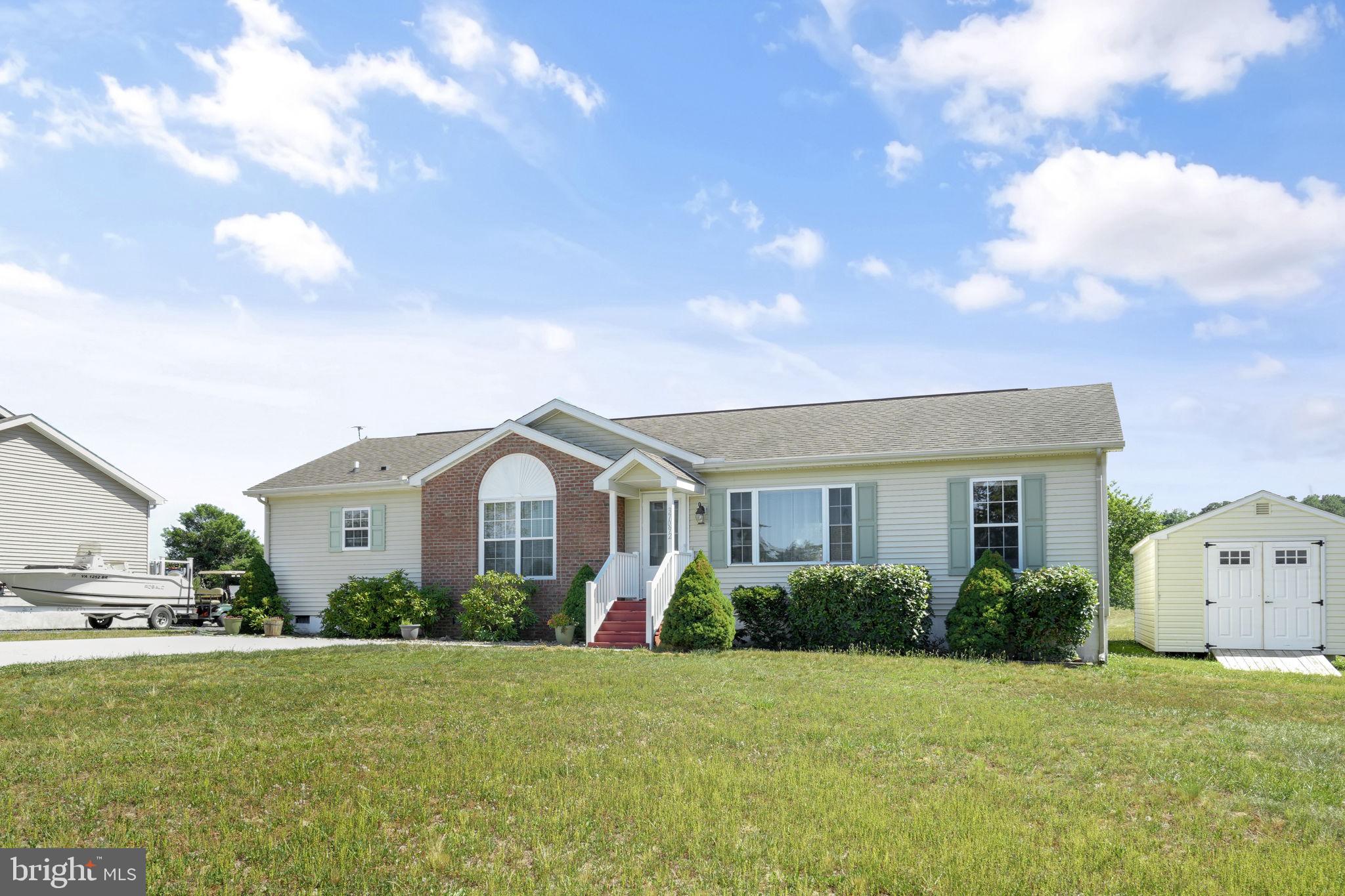 CAPTAIN'S COVE - Residential