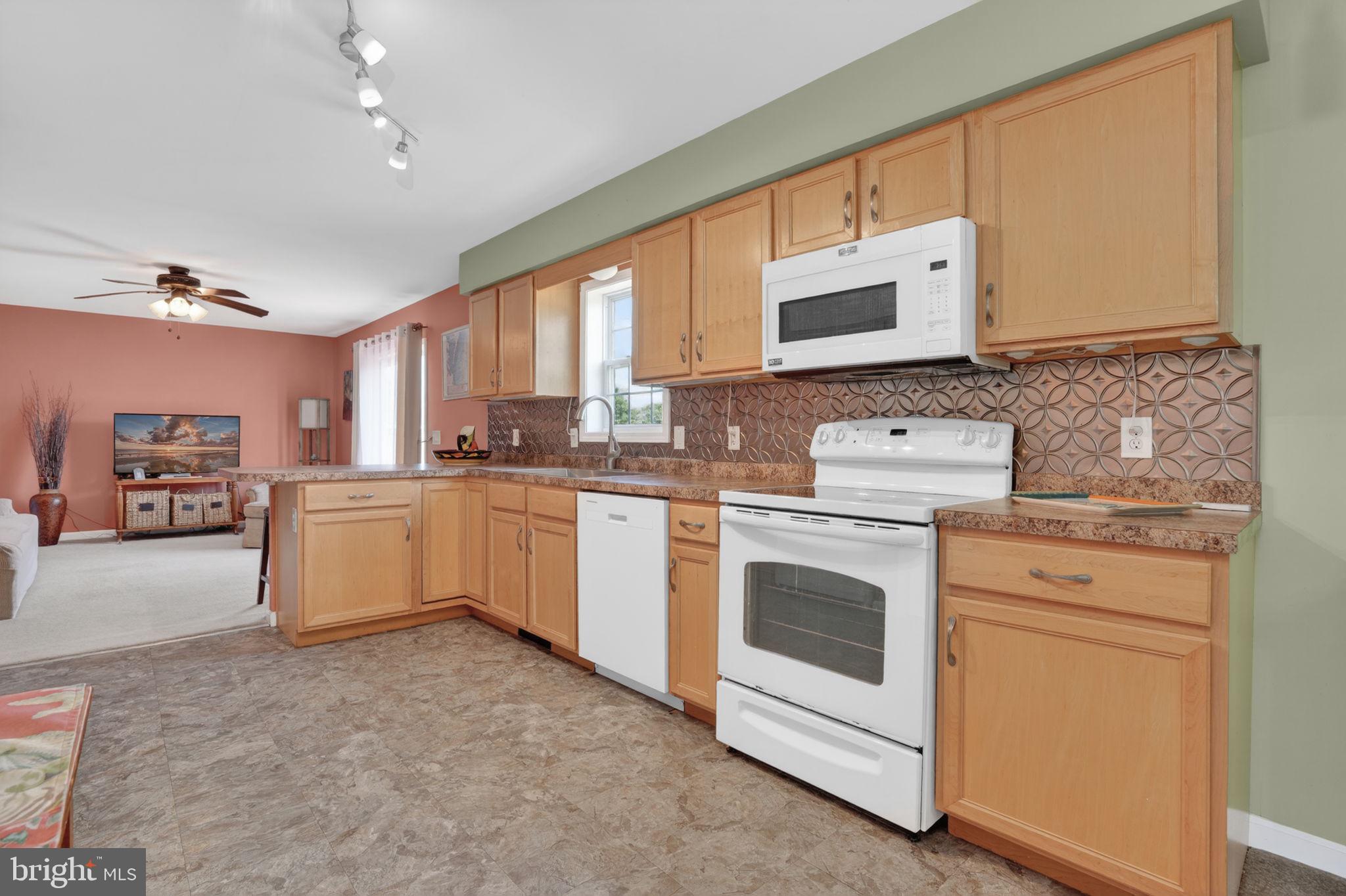CAPTAIN'S COVE - Residential