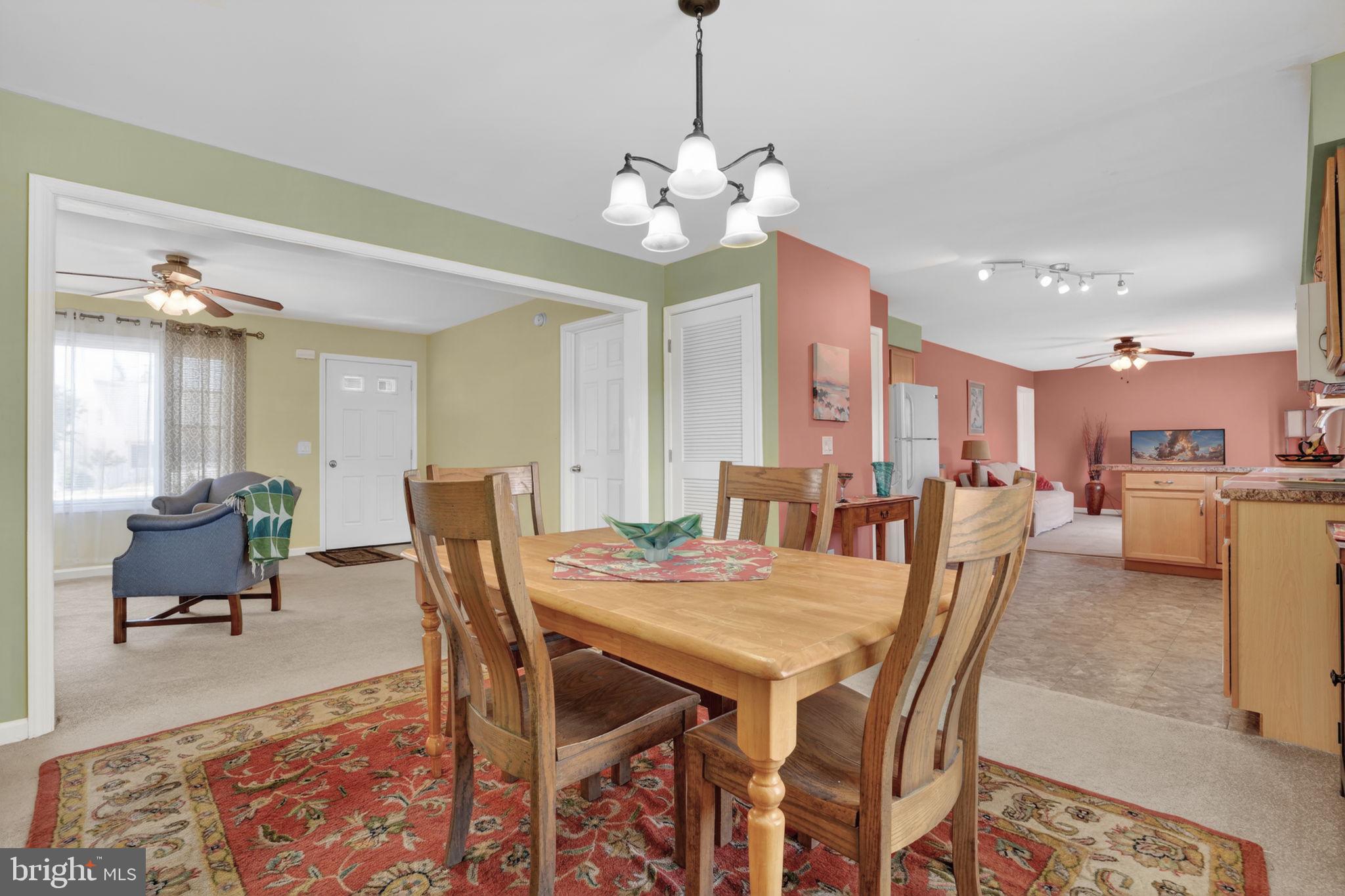 CAPTAIN'S COVE - Residential