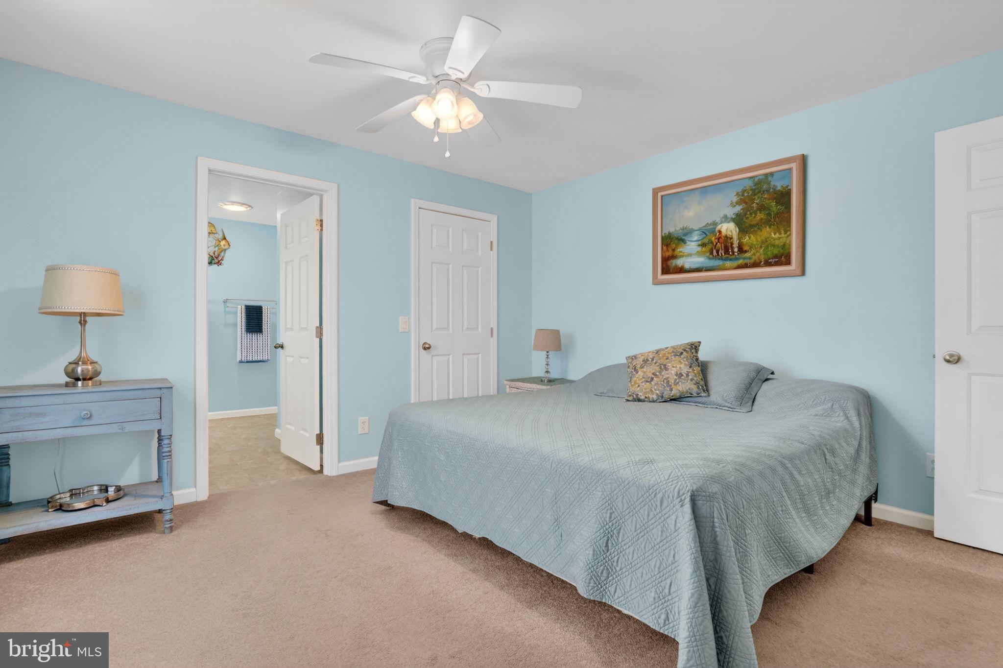 CAPTAIN'S COVE - Residential