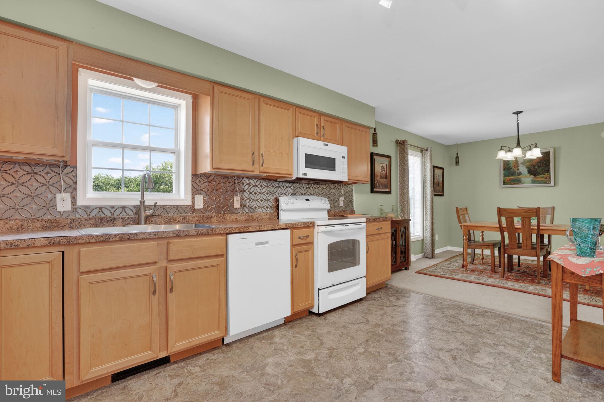 CAPTAIN'S COVE - Residential