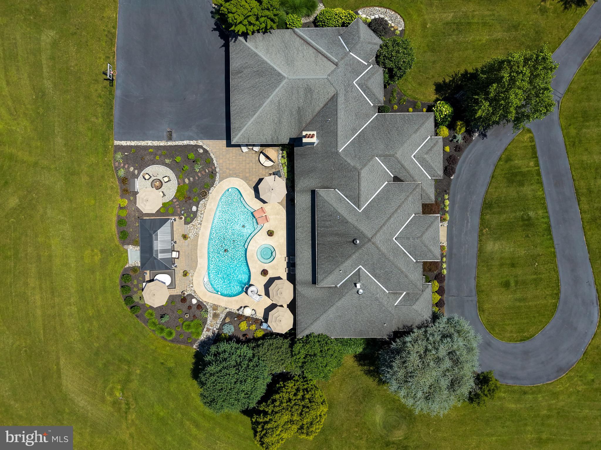 HILLTOWN - Residential