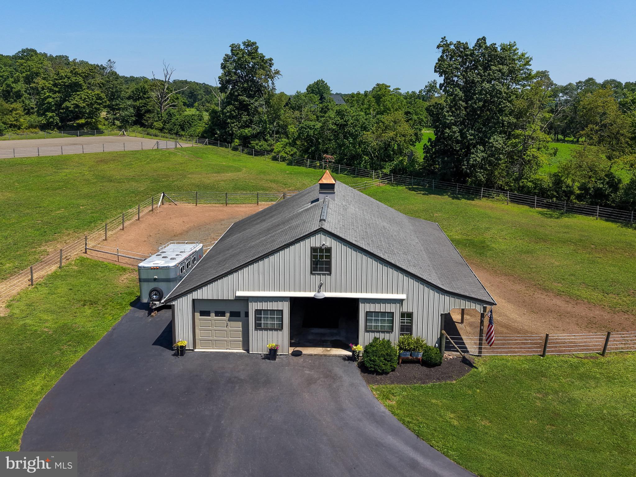 HILLTOWN - Residential