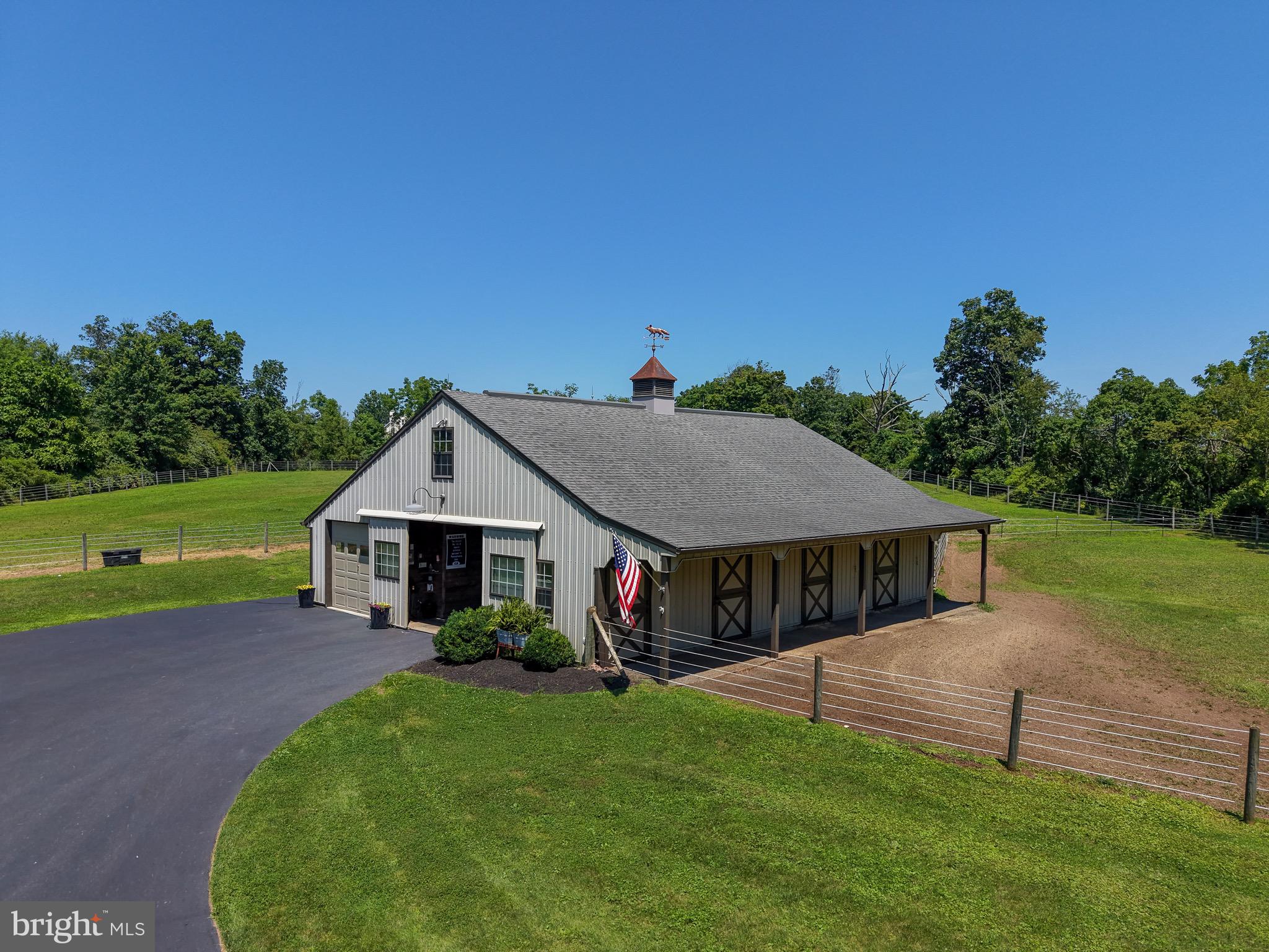 HILLTOWN - Residential