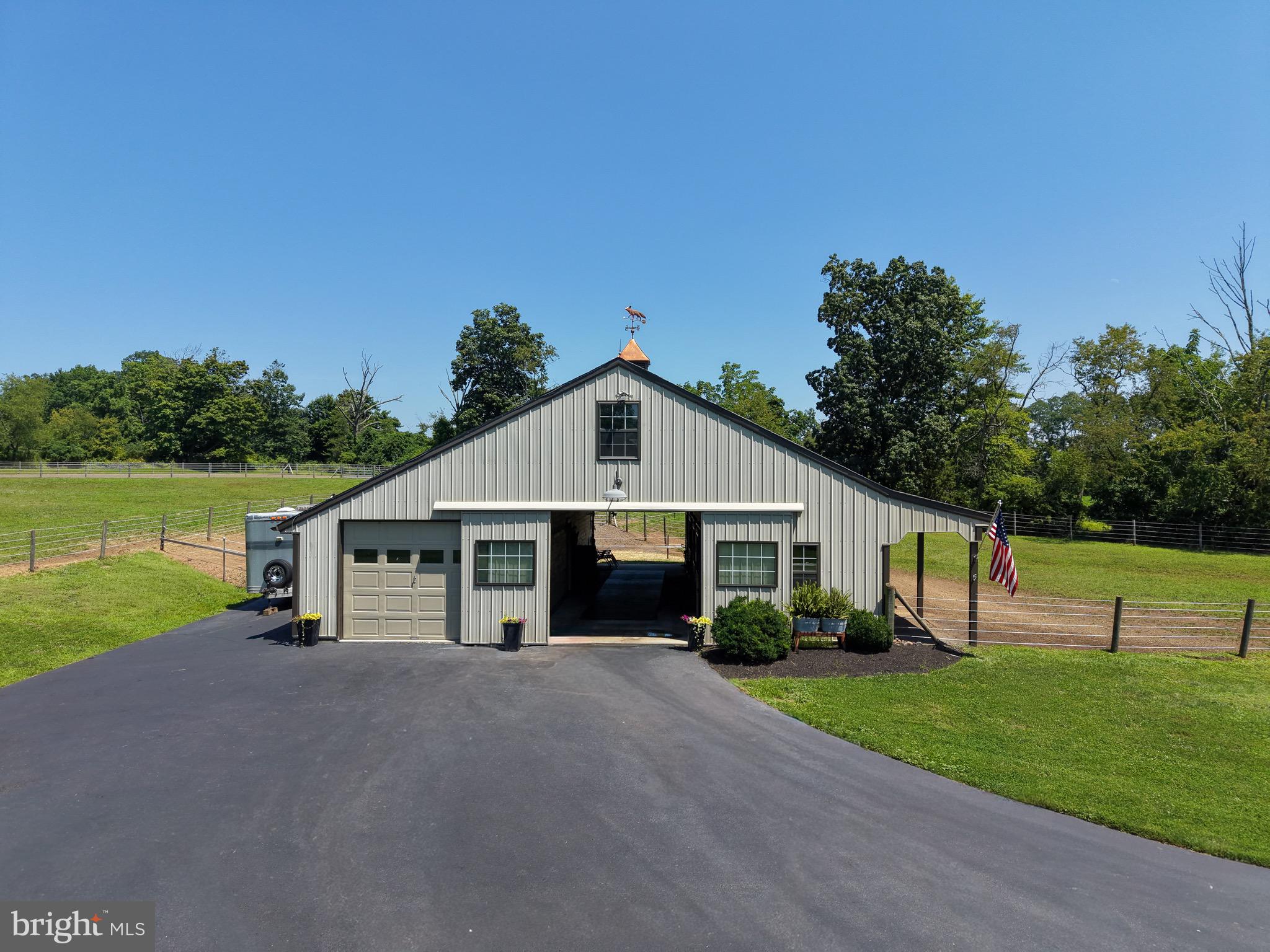 HILLTOWN - Residential