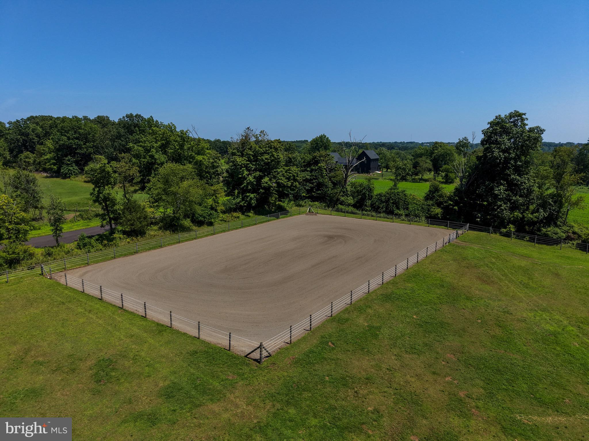 HILLTOWN - Residential