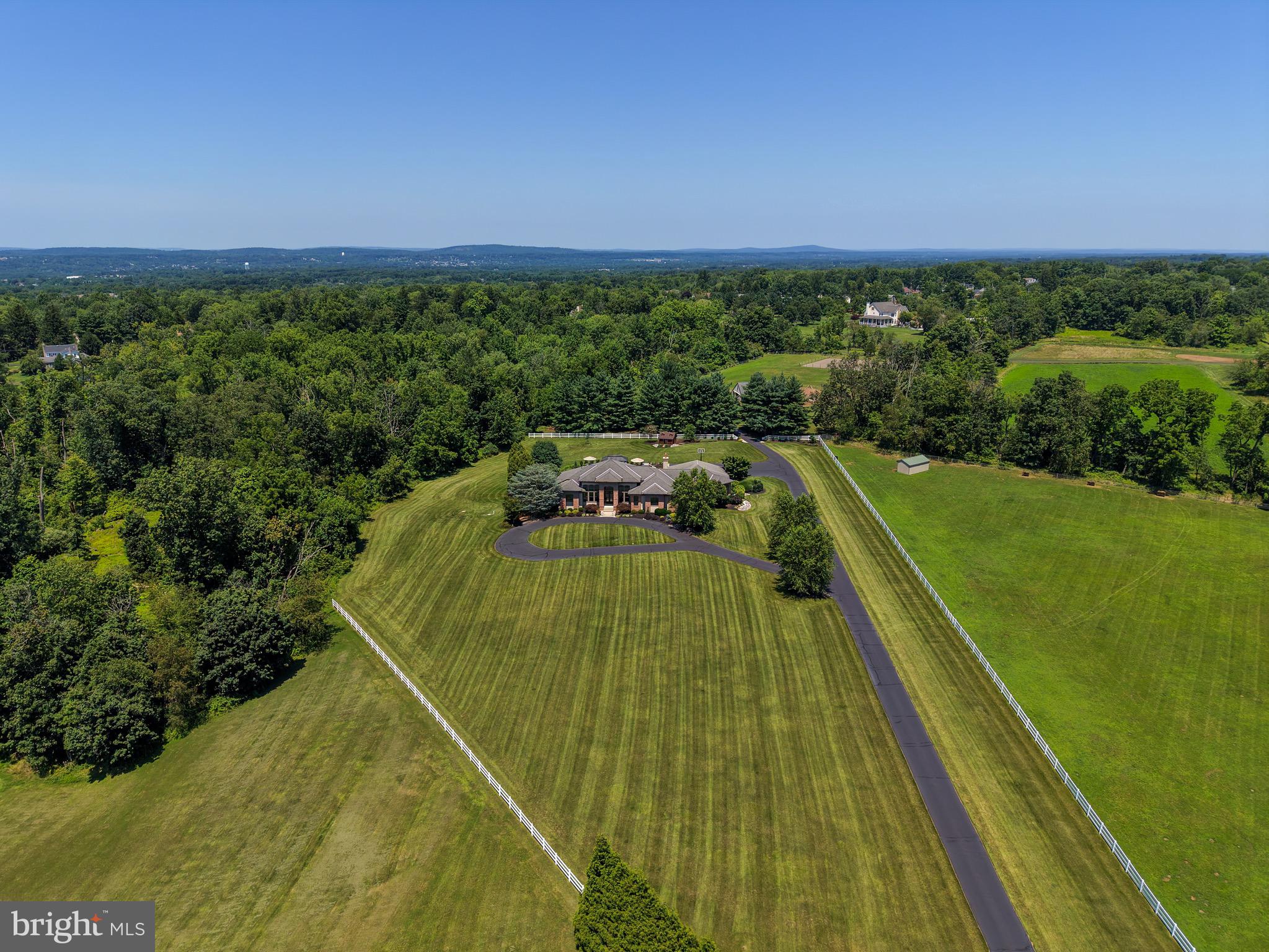 HILLTOWN - Residential