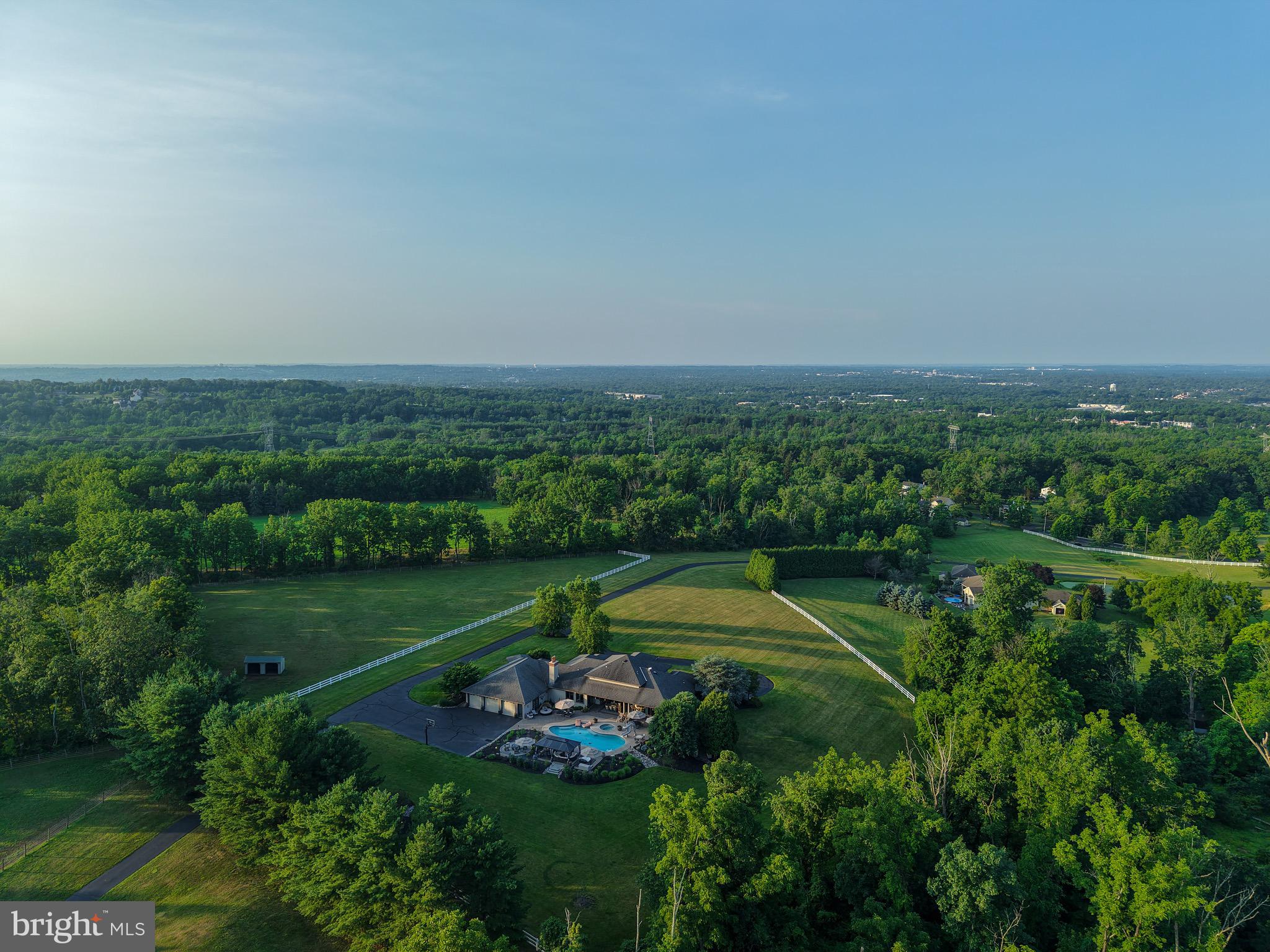 HILLTOWN - Residential