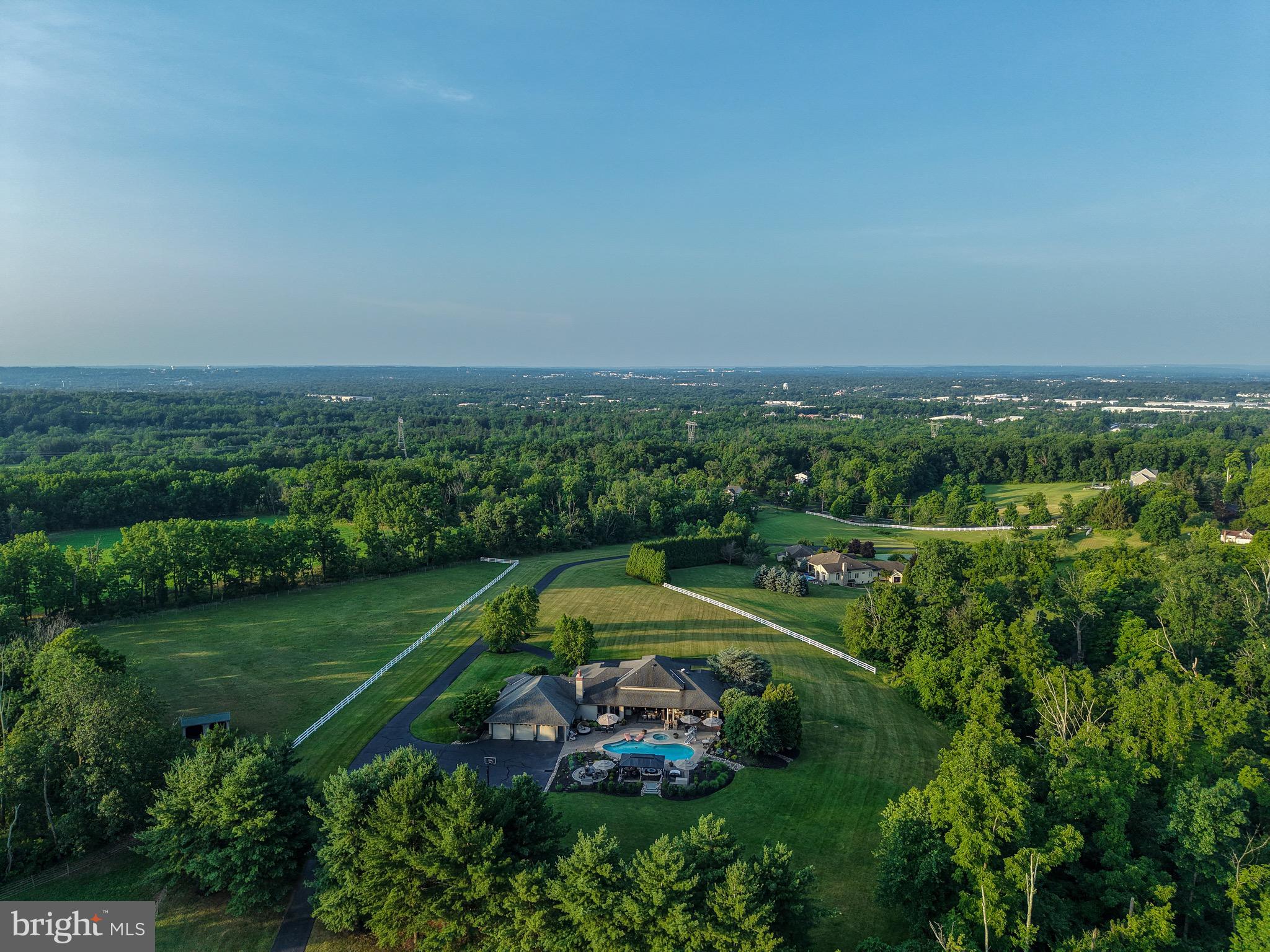 HILLTOWN - Residential