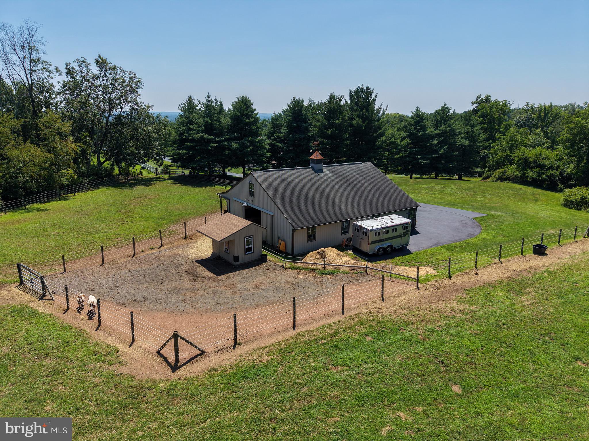 HILLTOWN - Residential