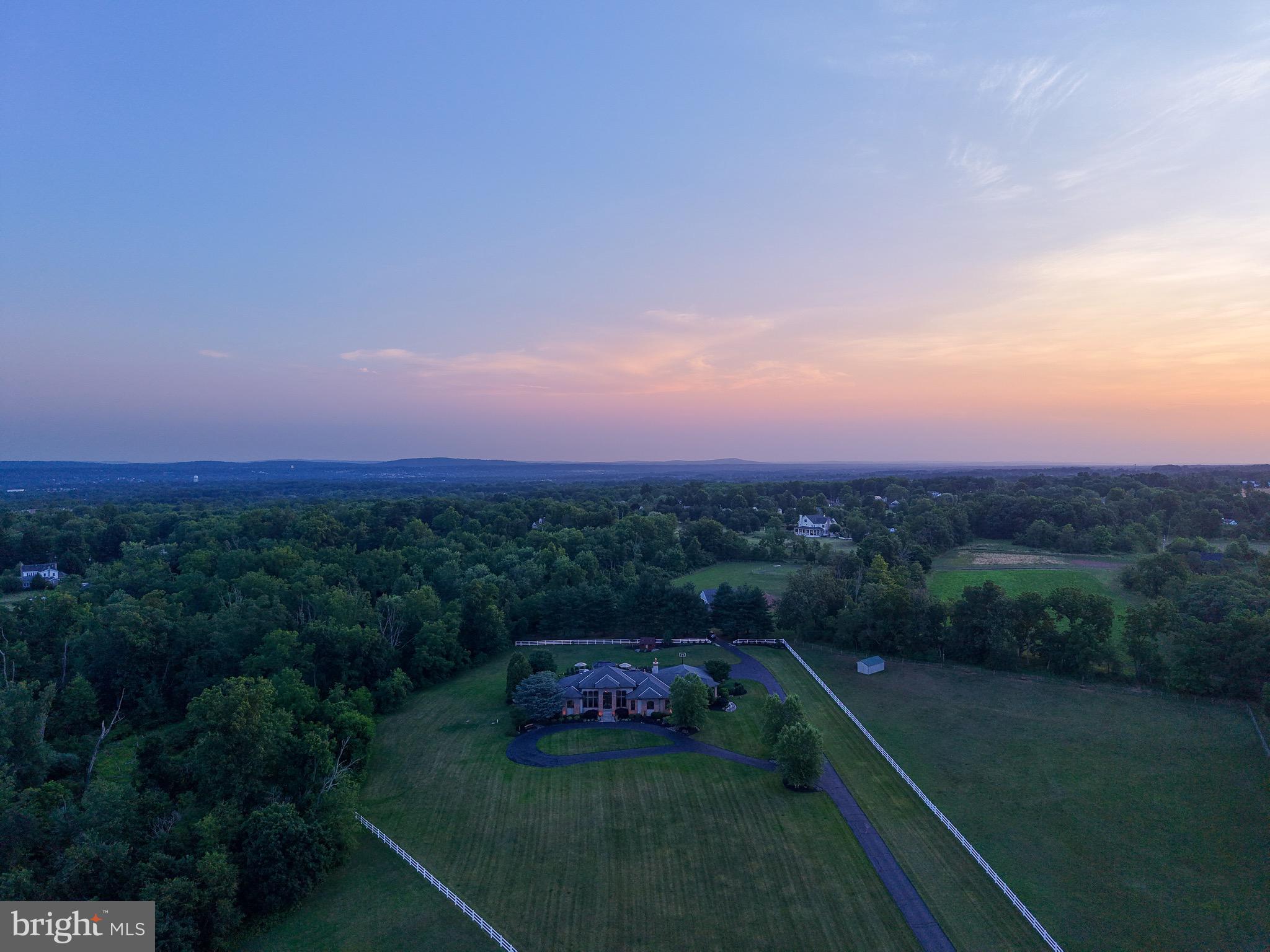HILLTOWN - Residential