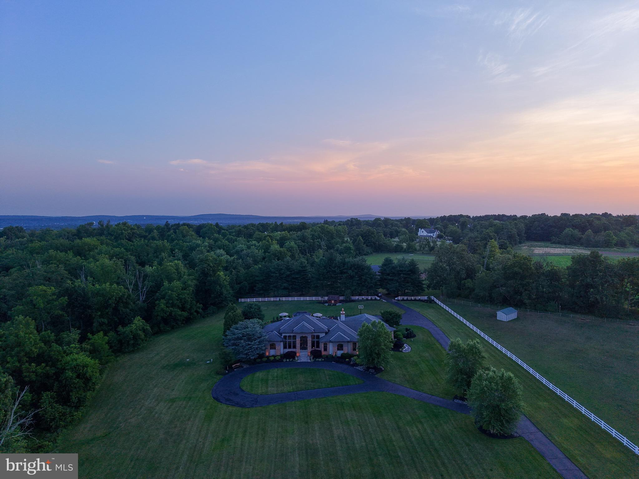 HILLTOWN - Residential