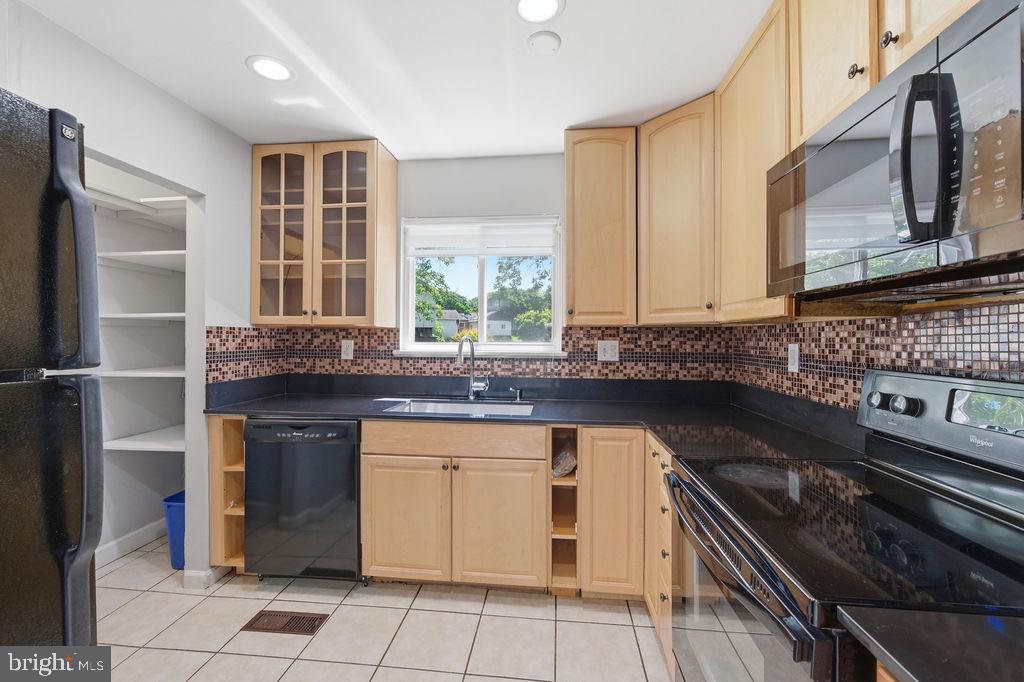 NEWPORT ESTATES - Residential