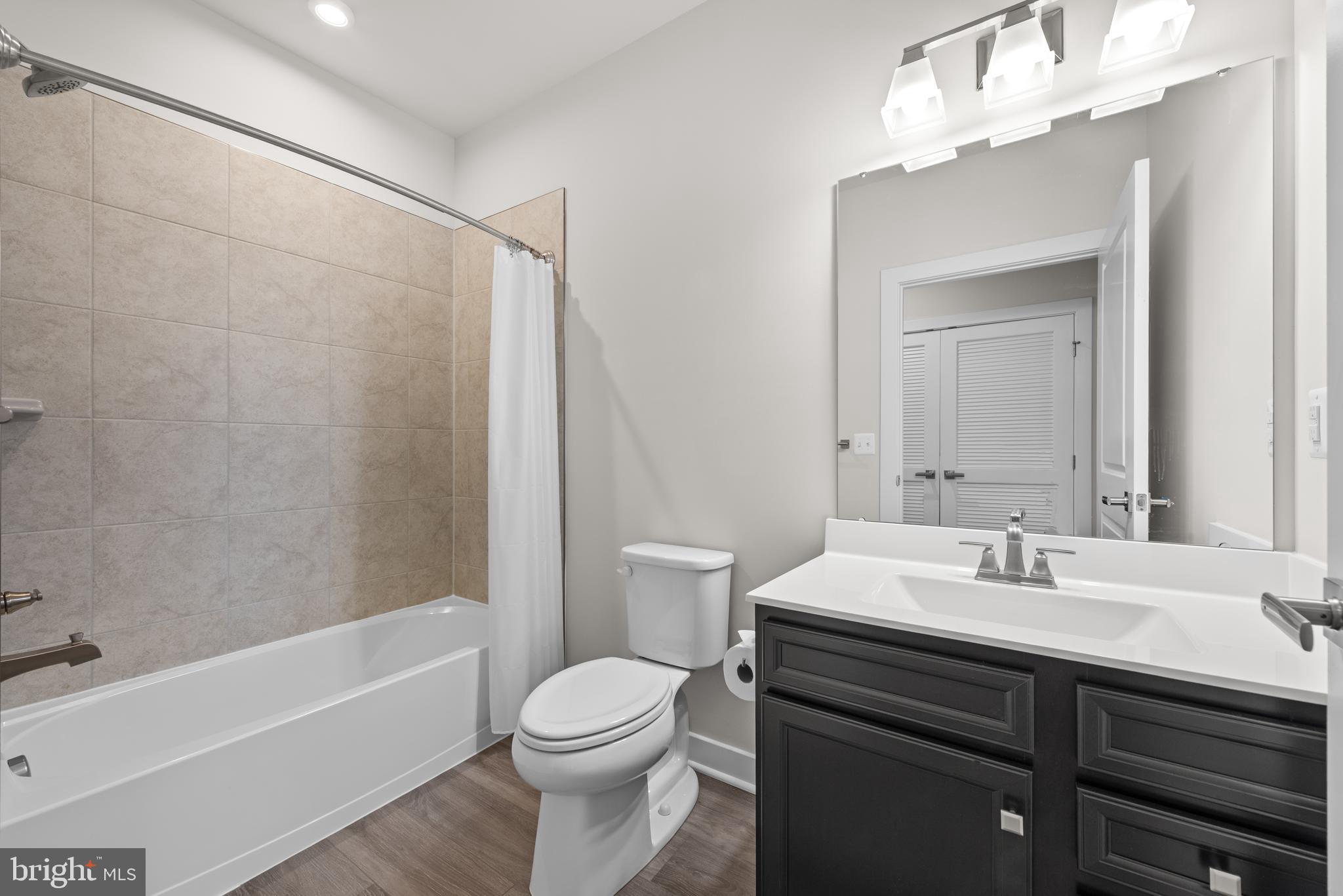 LOUDOUN VIEW CONDO FLATS - Residential