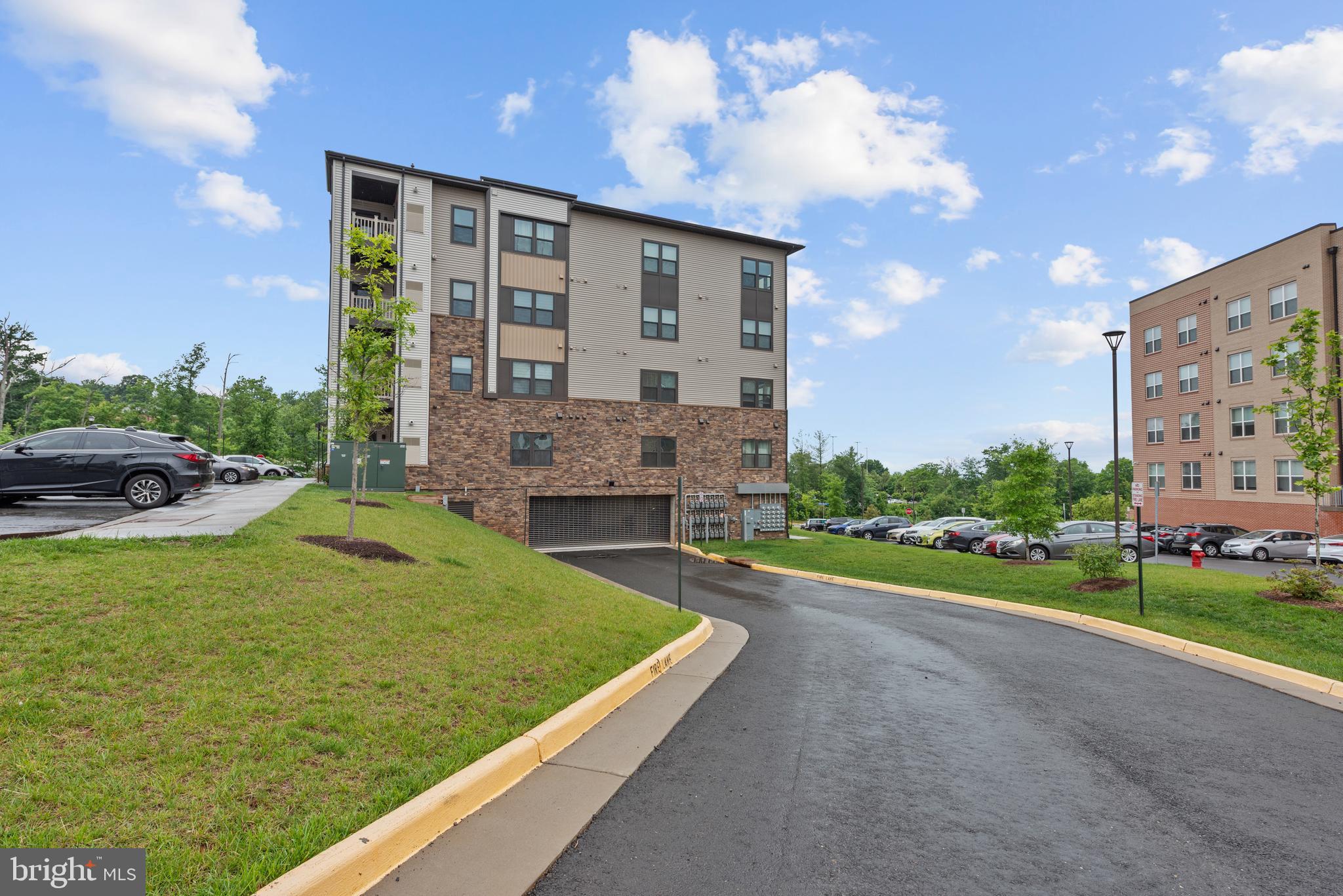 LOUDOUN VIEW CONDO FLATS - Residential