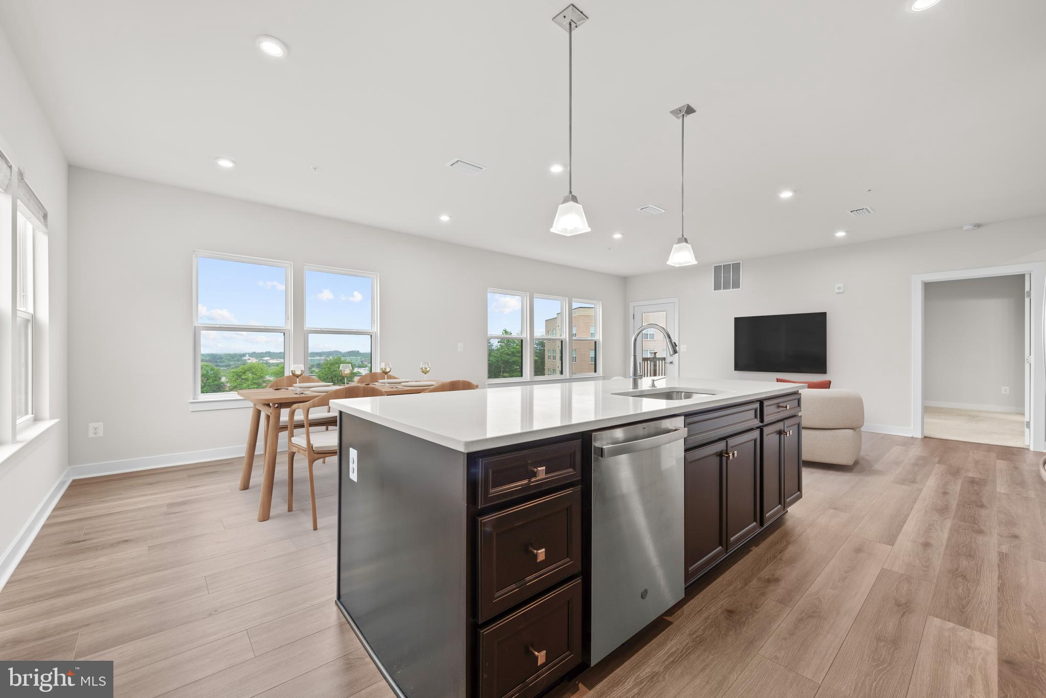 LOUDOUN VIEW CONDO FLATS - Residential