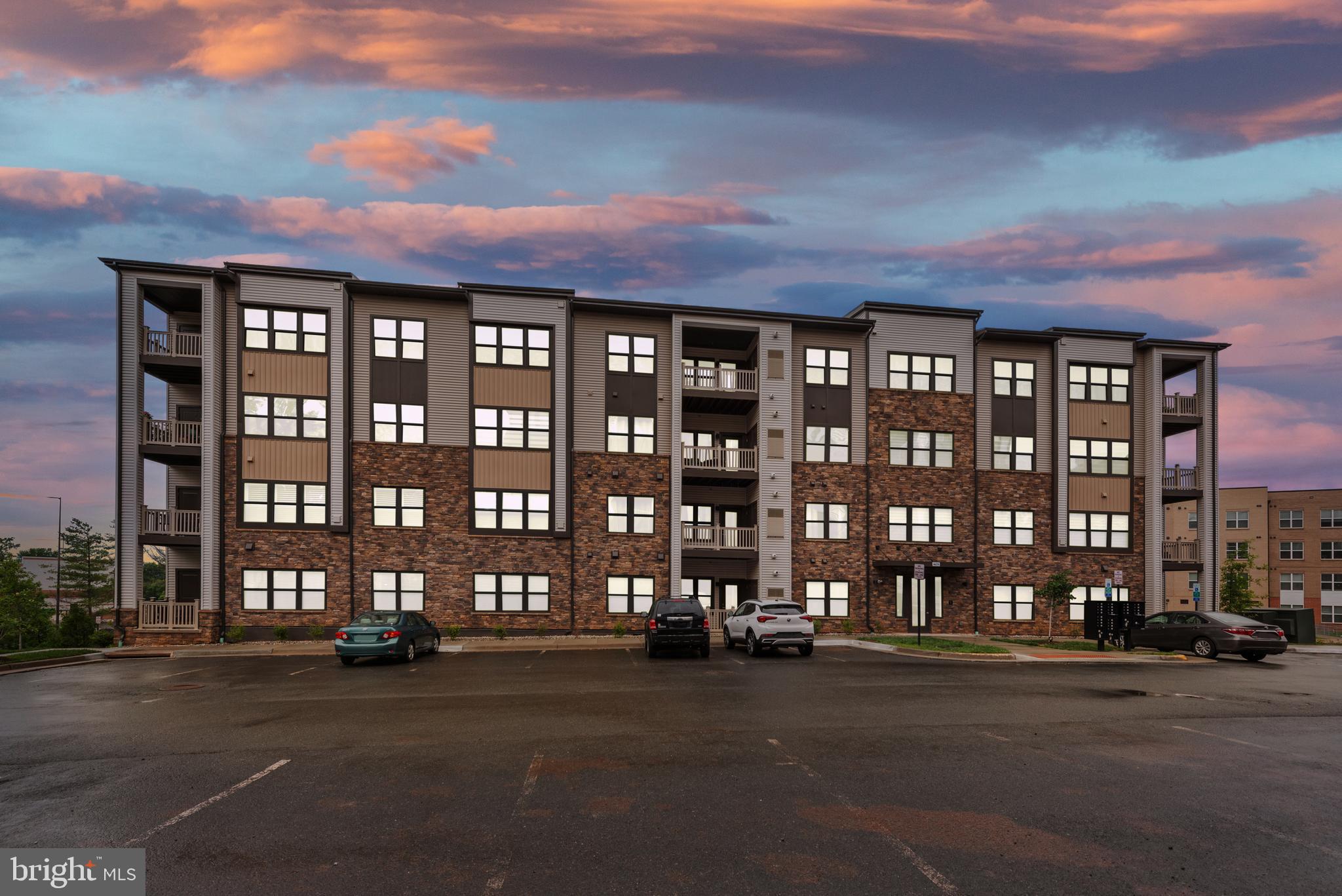 LOUDOUN VIEW CONDO FLATS - Residential