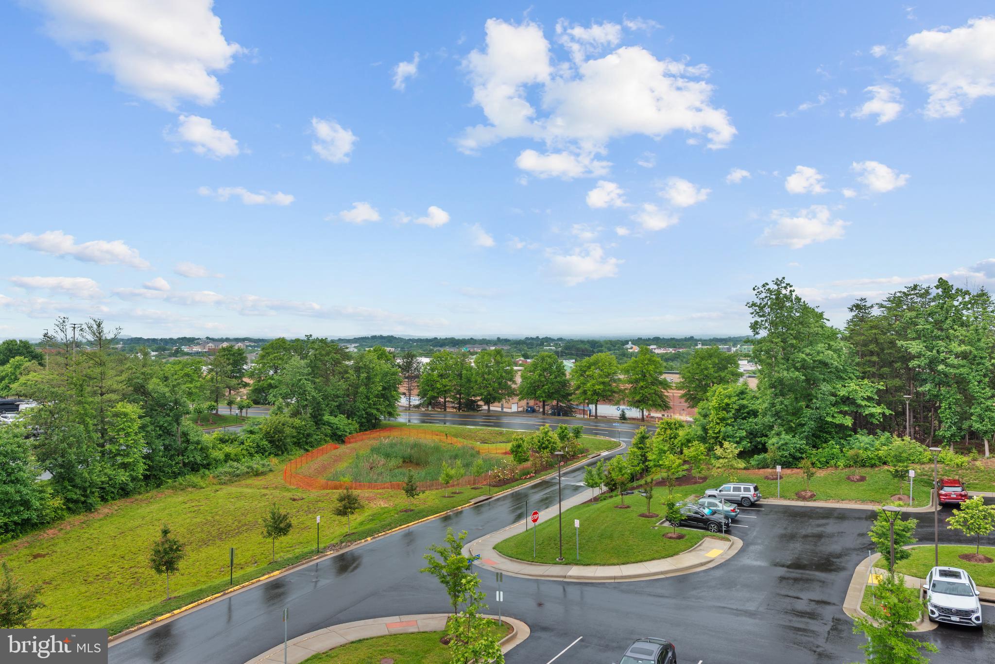 LOUDOUN VIEW CONDO FLATS - Residential