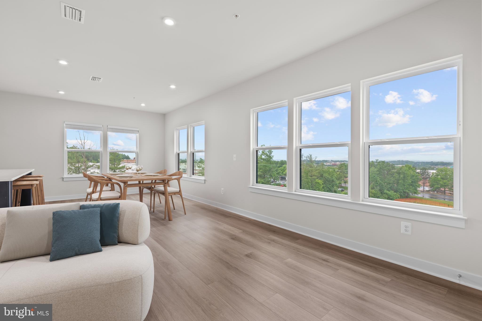 LOUDOUN VIEW CONDO FLATS - Residential