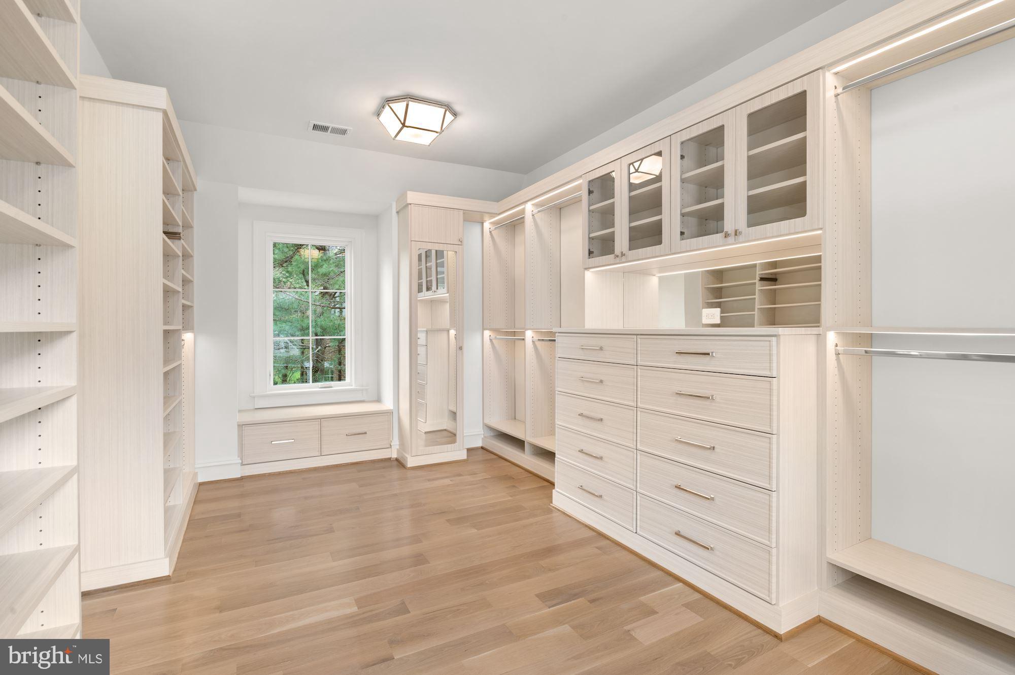 COUNTRY CLUB HILLS - Residential