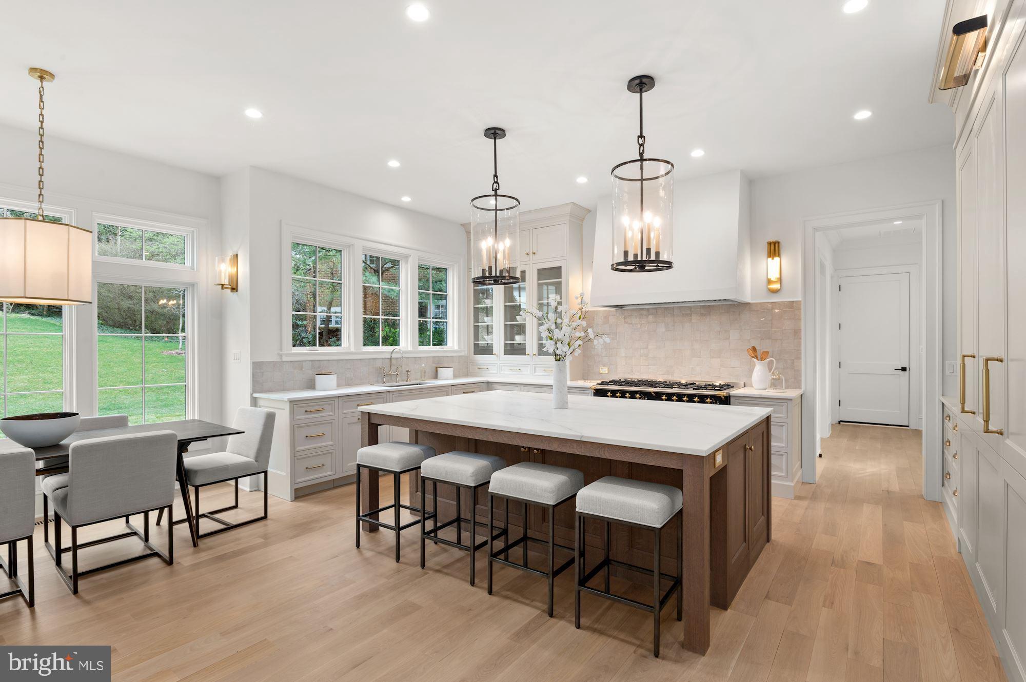 COUNTRY CLUB HILLS - Residential