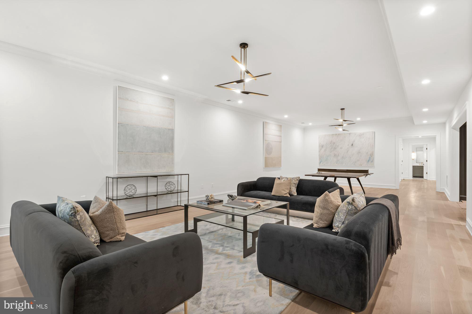 COUNTRY CLUB HILLS - Residential