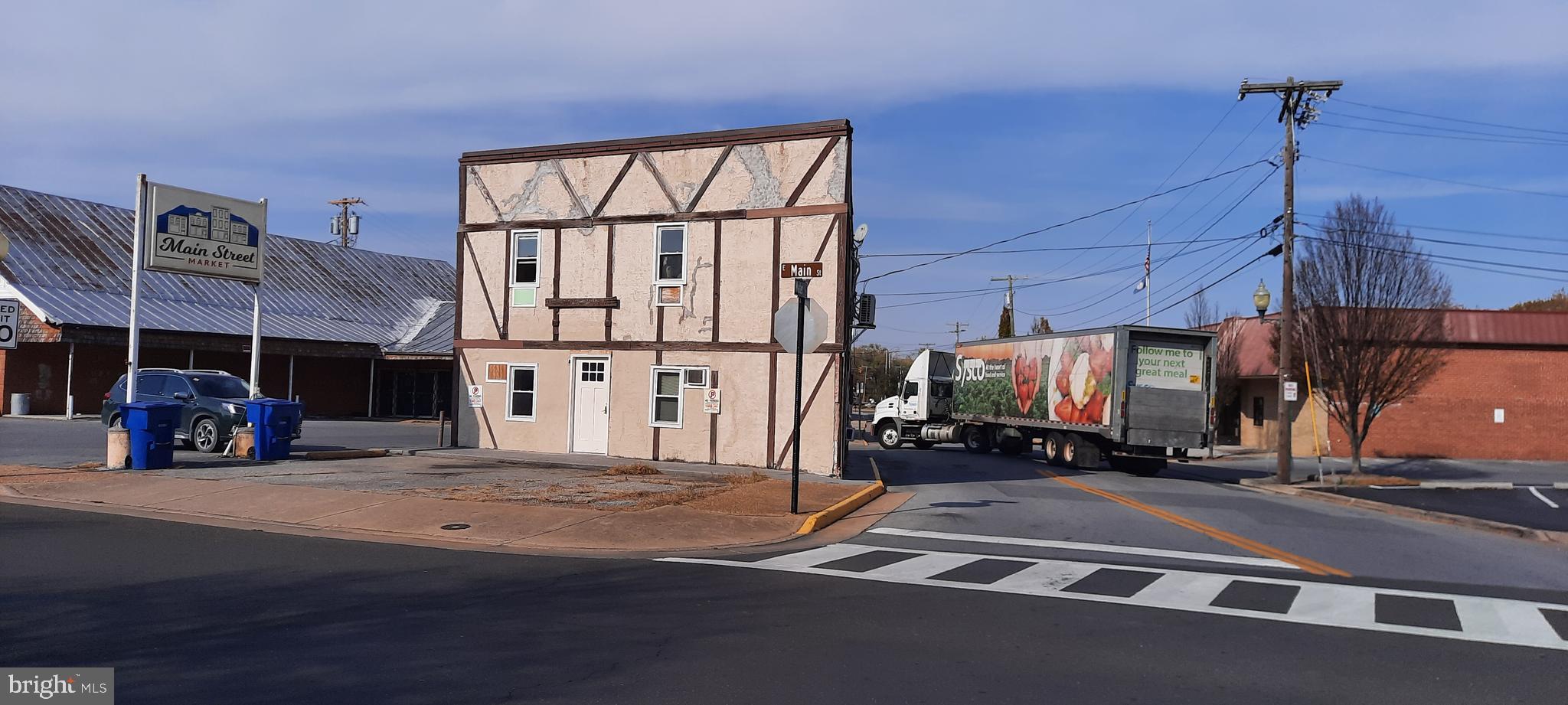 DOWNTOWN FRONT ROYAL - Residential Lease