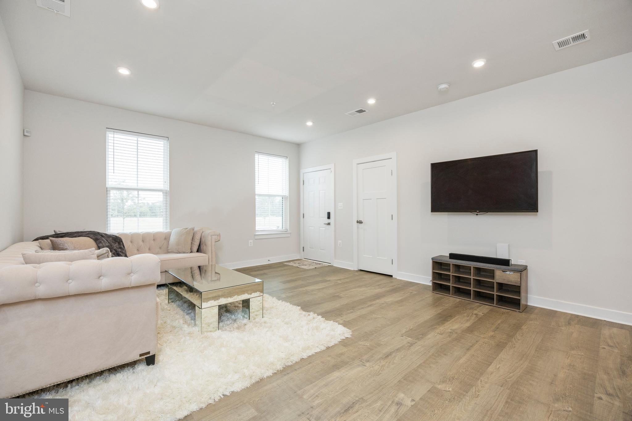 PADDOCK POINTE - Residential
