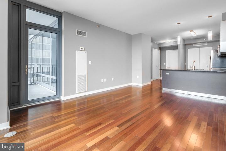 A spacious and luxurious condominium with great North/ West facing views. This 1-bedroom 1-bath residence features modern and luxurious finishes including granite countertops, wood floors, stainless steel appliances, 9 -foot ceilings with floor to ceiling windows. The price includes a reserved parking space in the attached covered garage, and a storage locker. The building features a 24HR Concierge, fitness center, a heated 60FT lap pool, renovated sundeck/community room and much, much more! The building is situated conveniently next door to Trader Joes and Wine & Spirits - and is just walking distance from Philadelphia's top-rated restaurants. Spend the day shopping in Rittenhouse, or enjoying the sights at Boathouse Row, you can't beat the location and attractions located right near the Murano! *Unit pic are from another unit with the same layout/view. Subject property has a higher view*