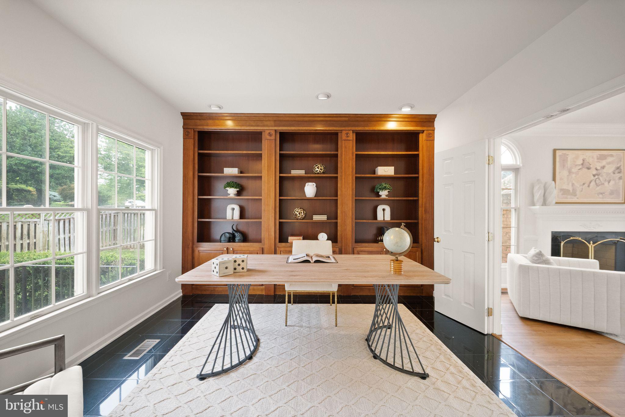 FAIR OAKS HUNT - Residential