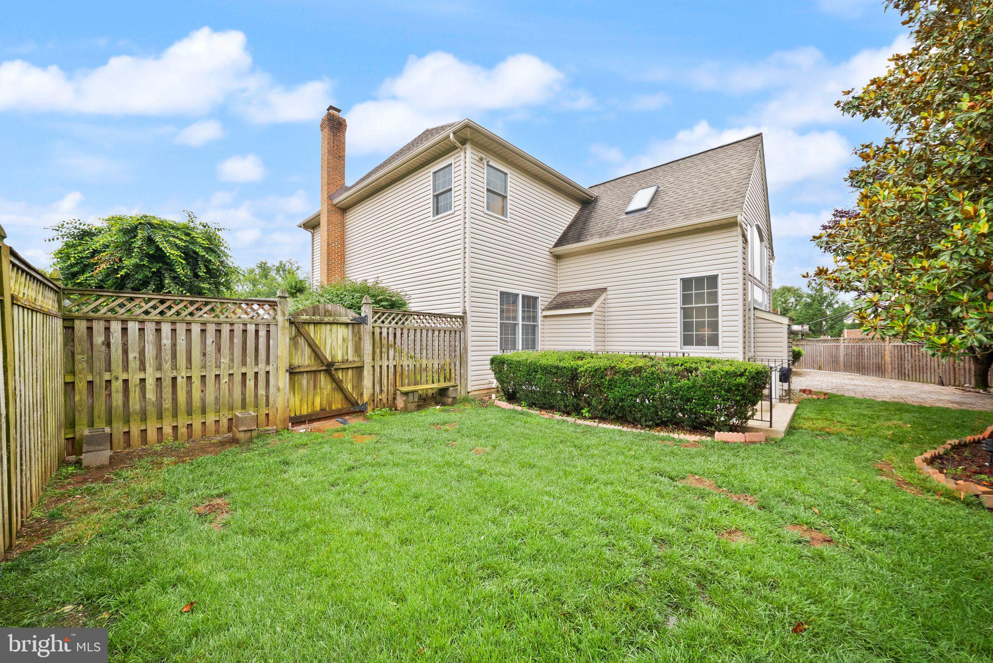 FAIR OAKS HUNT - Residential