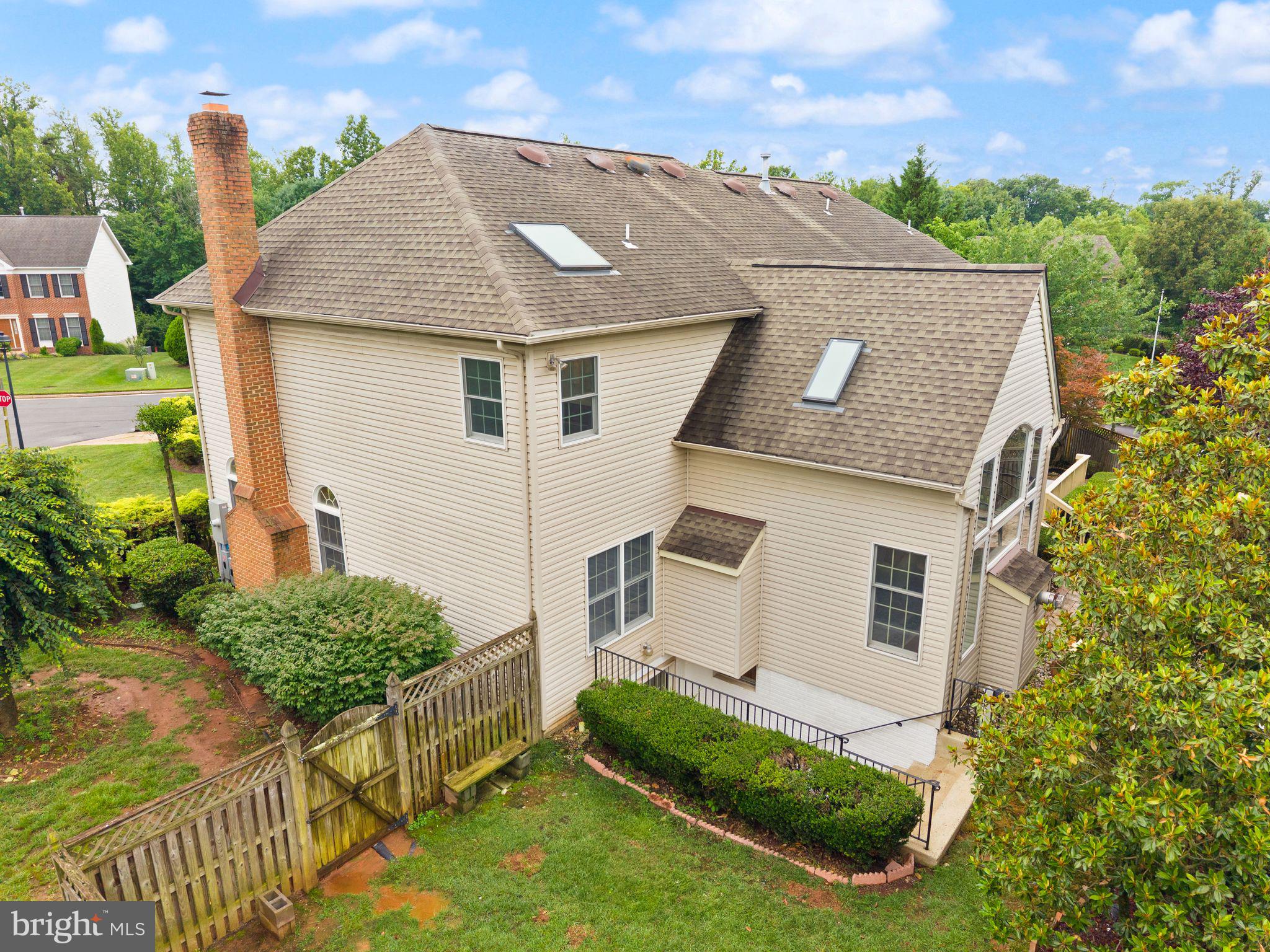 FAIR OAKS HUNT - Residential