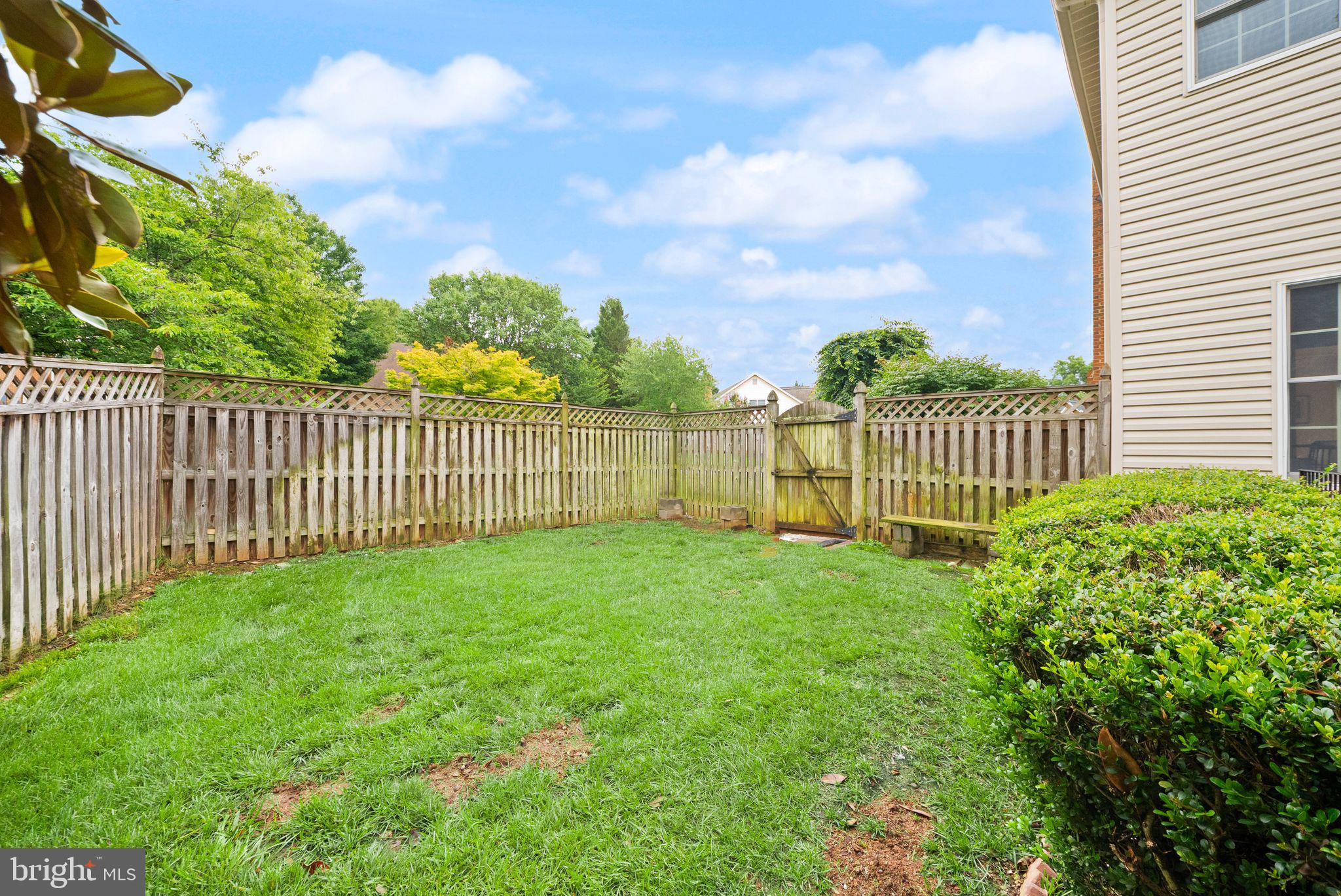 FAIR OAKS HUNT - Residential