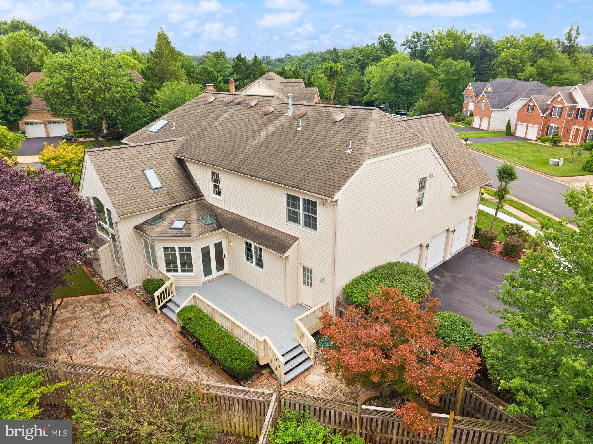 FAIR OAKS HUNT - Residential